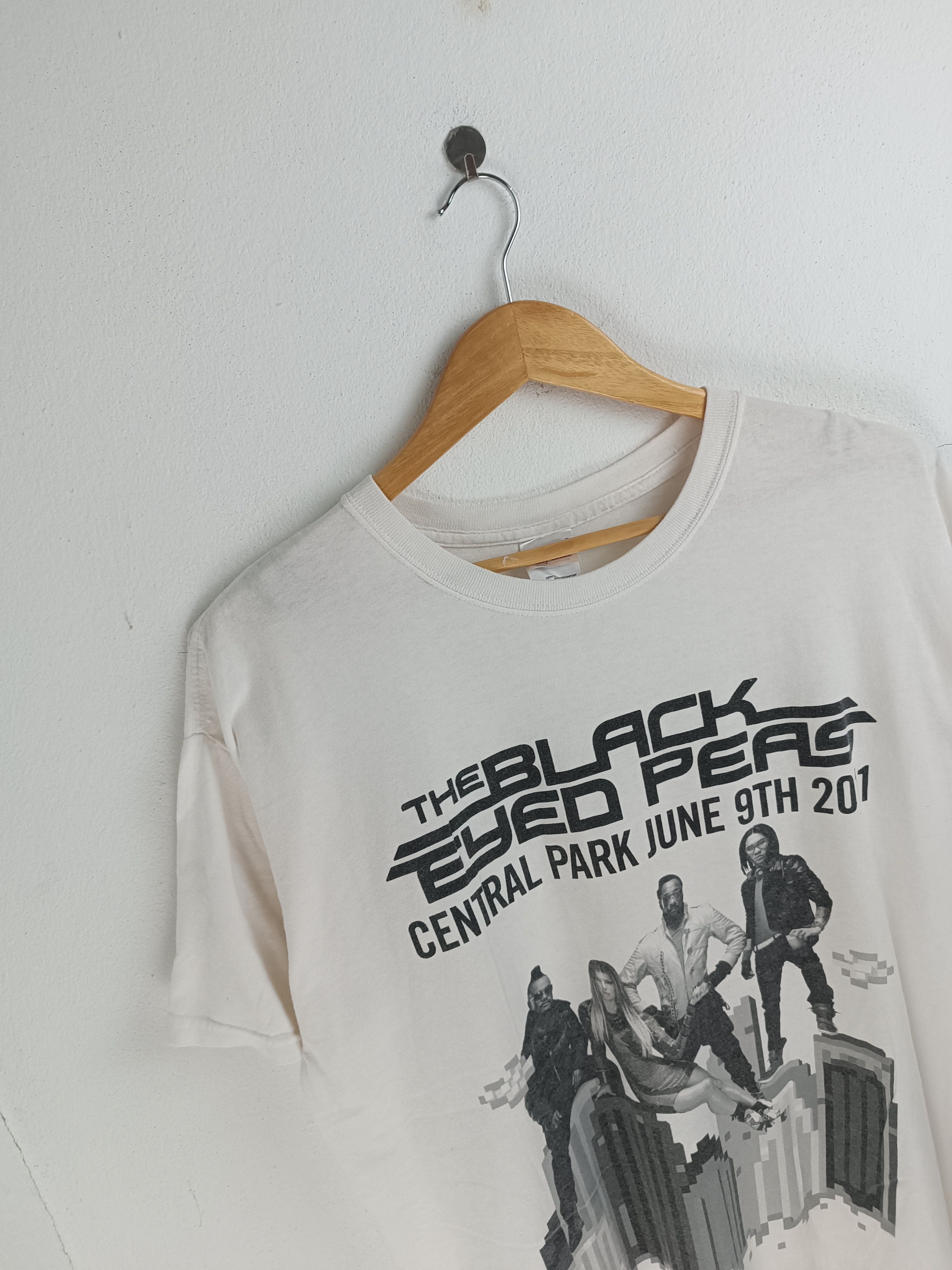 Rap Tees VINTAGE 2011 THE BLACK EYED PEAS C.PARK usher guetta wyclef Size US XL / EU 56 / 4 - 5 Thumbnail