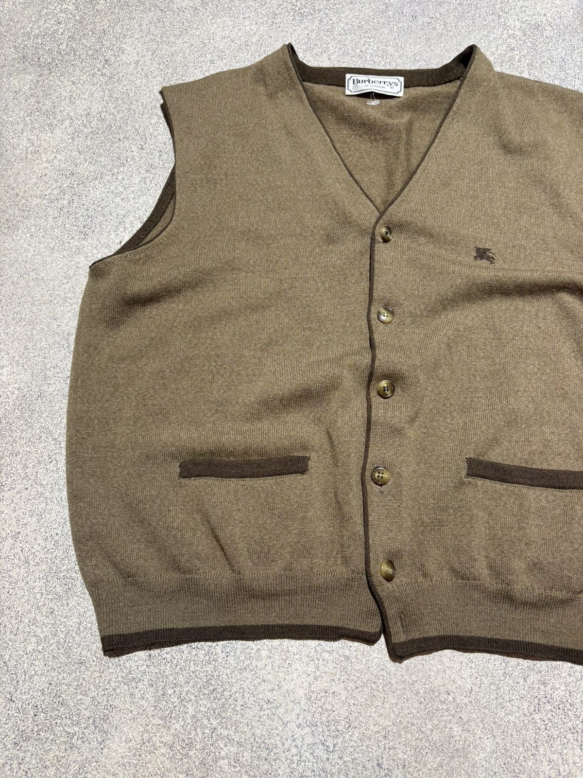 Burberry × Vintage Vintage Burberrys Wool Sweater Vest Mens L Brown Size US M / EU 48-50 / 2 - 5 Thumbnail