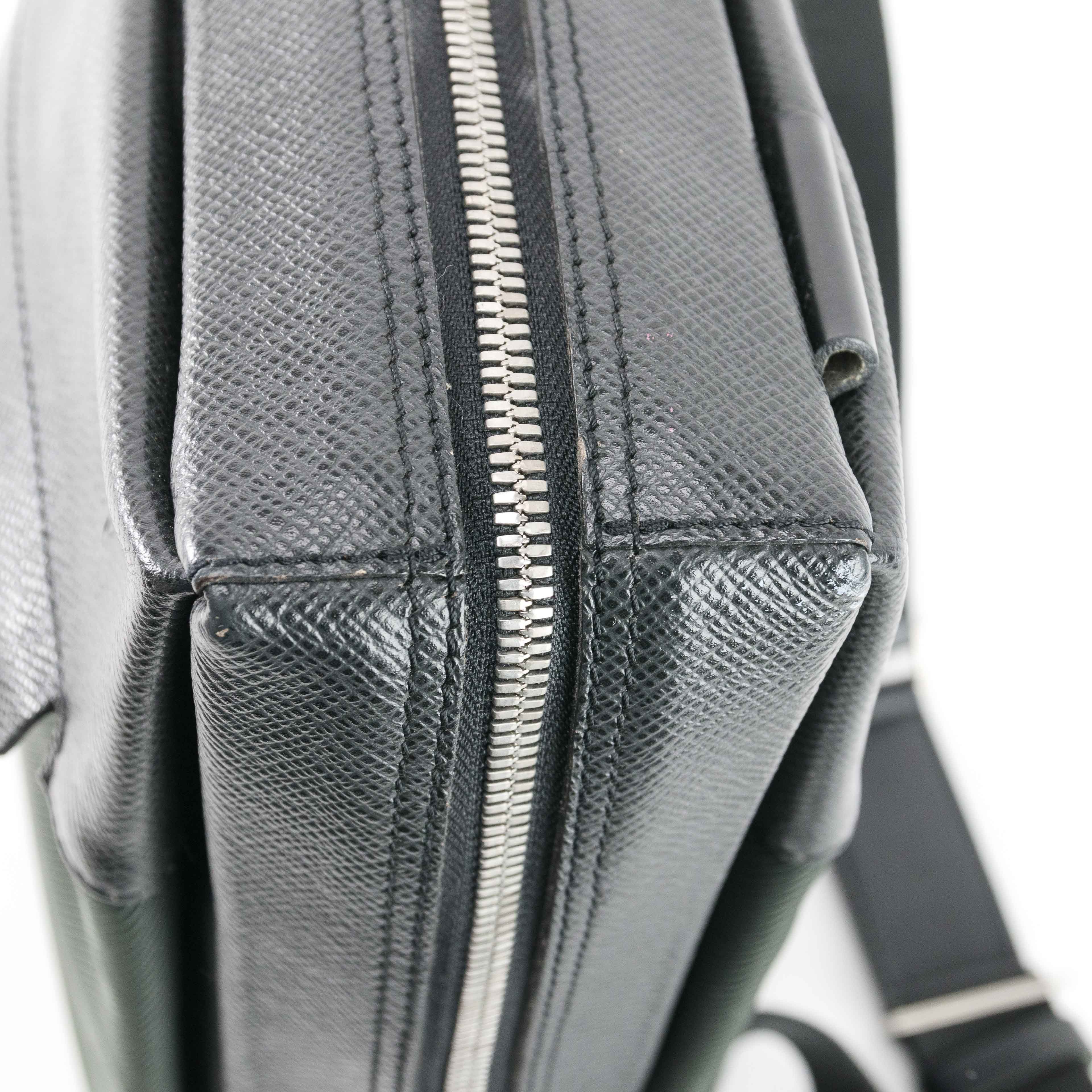 Louis Vuitton Louis Vuitton Taiga Leather District PM Messenger Bag Size ONE SIZE - 14 Thumbnail