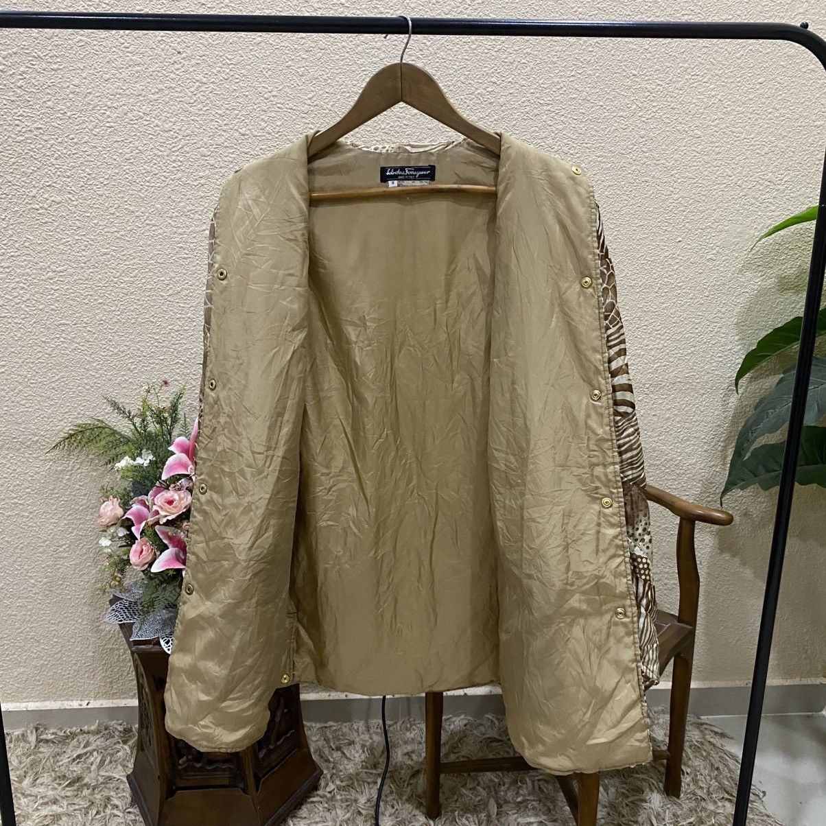 Salvatore Ferragamo ☀️Vintage Salvatore Feragamo quilted silk jacket Size US S / EU 44-46 / 1 - 10 Thumbnail