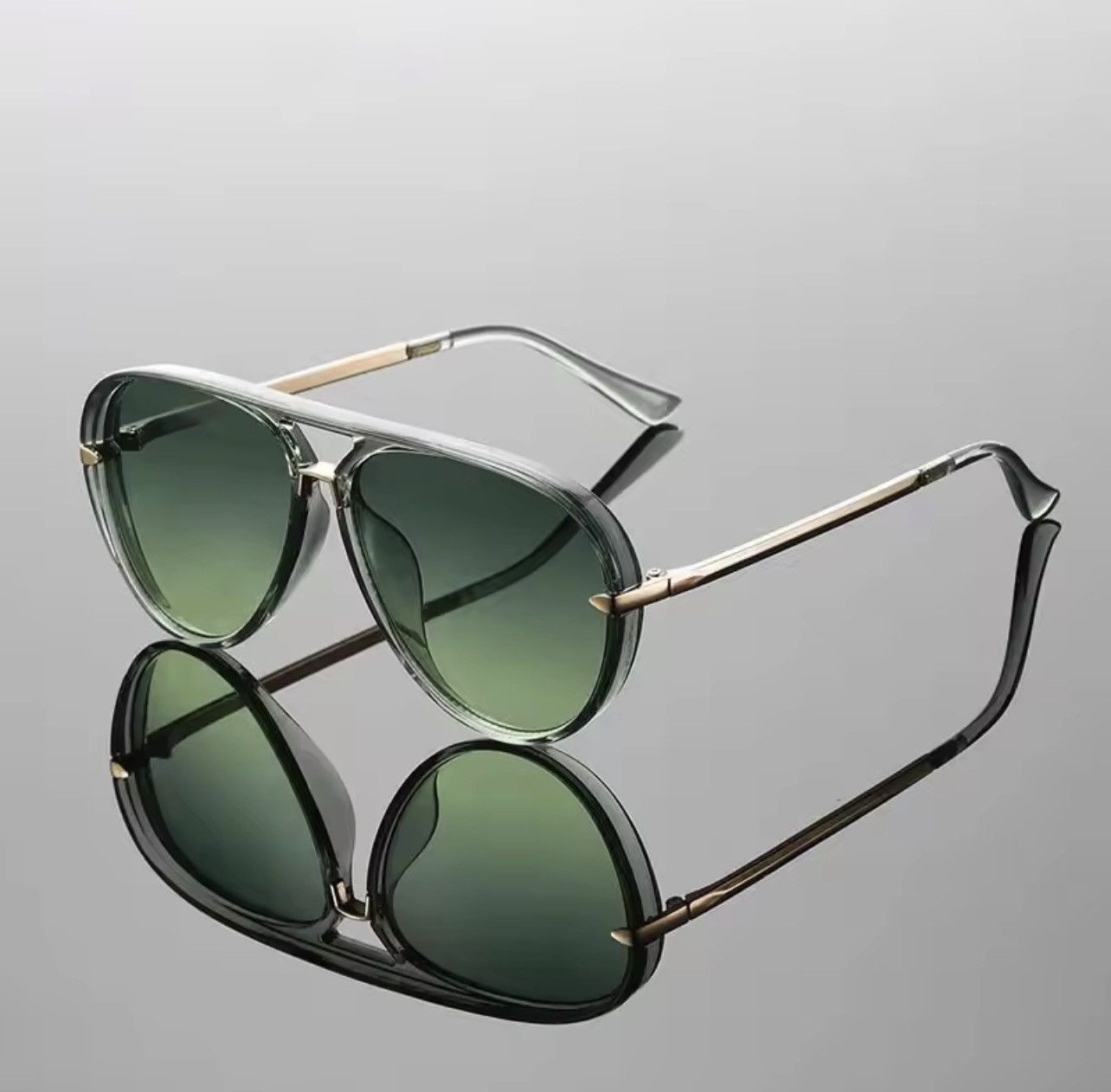 Other Luxury Green Aviator Sunglasses – Timeless Style Size ONE SIZE - 1 Thumbnail