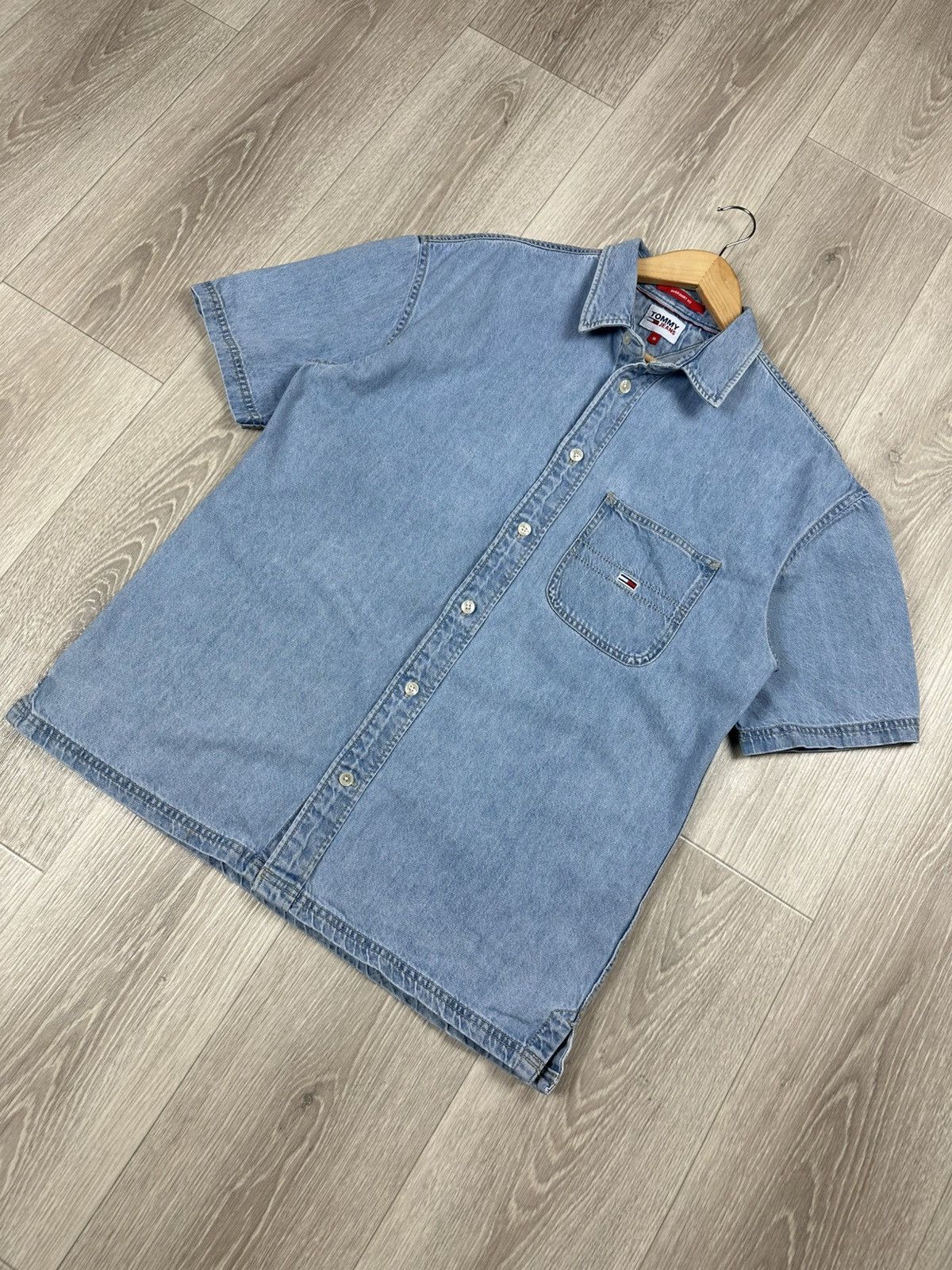 Tommy Hilfiger × Vintage Vintage Tommy Hilfiger Jeans Denim Shirt Short Sleeve Button Size US M / EU 48-50 / 2 - 3 Thumbnail