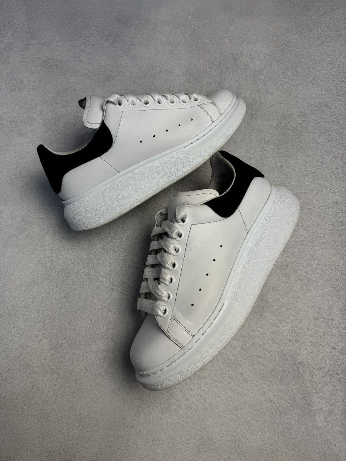 Alexander McQueen Alexander McQueen Oversized Leather Sneakers White/Black Size US 7.5 / IT 37.5 - 2 Thumbnail