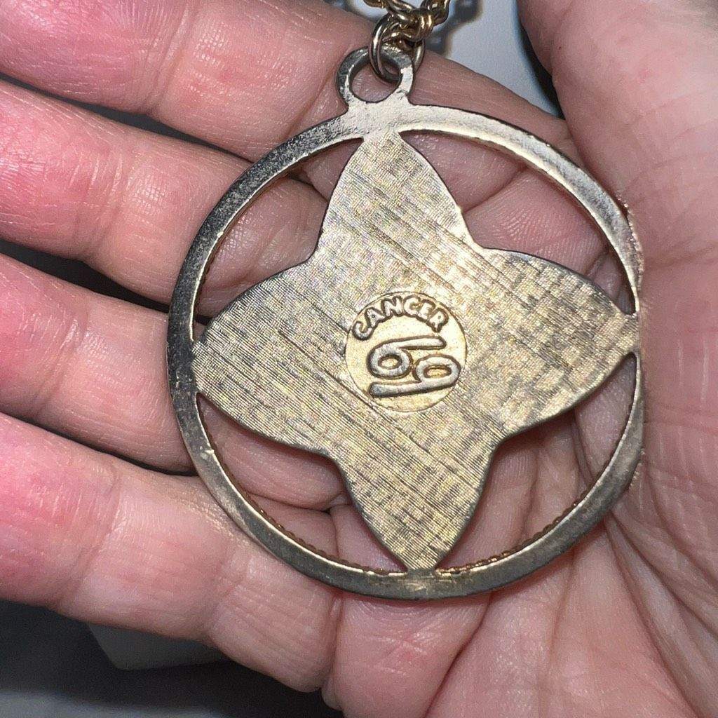 Vintage Vintage Groovy Astrological Sign Cancer Medallion on Chain Size ONE SIZE - 4 Thumbnail