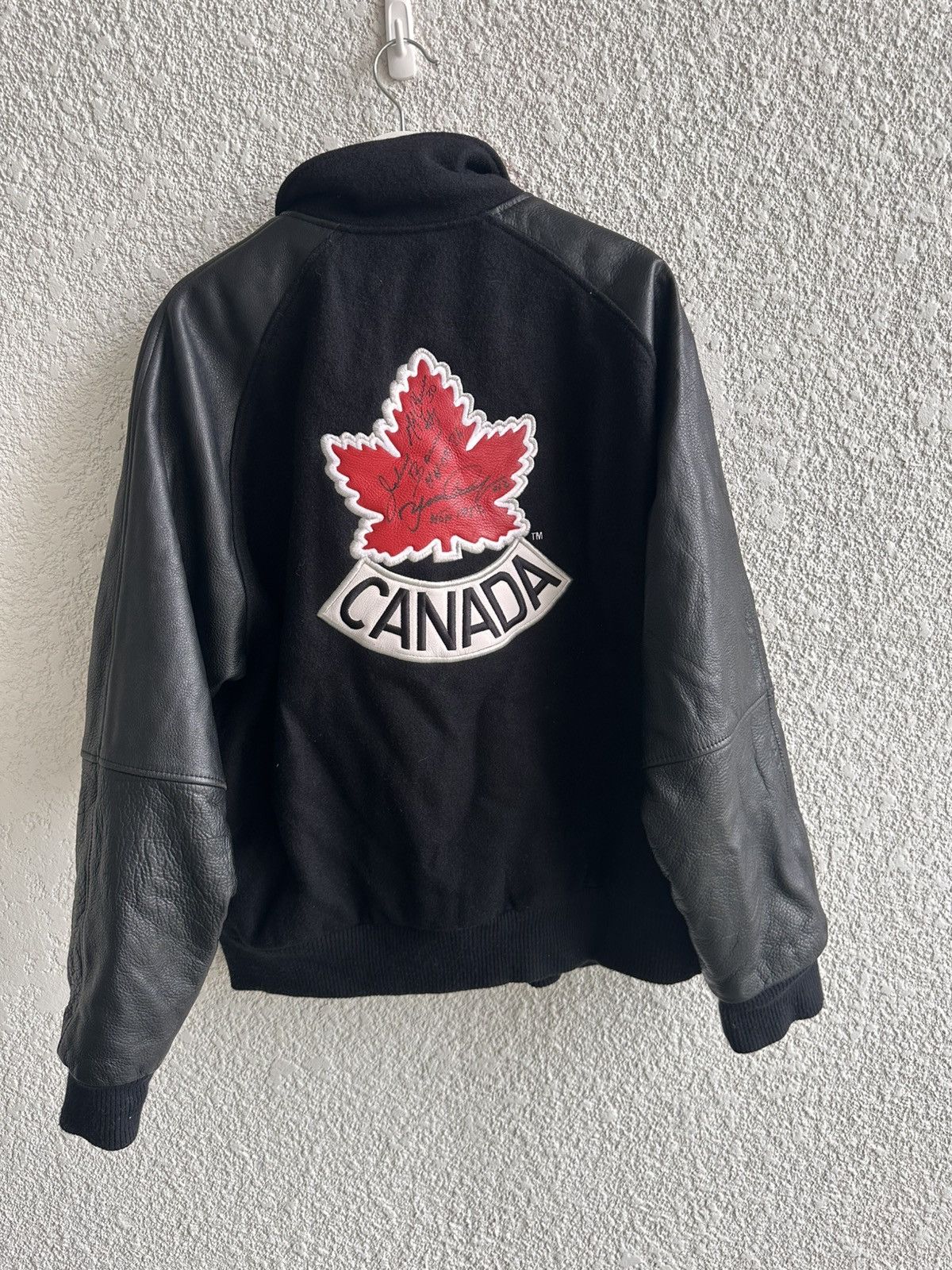 Nike Nike Team Canada Olympic Hockey Jacket Leather SIGNED Size US L / EU 52-54 / 3 - 2 Thumbnail