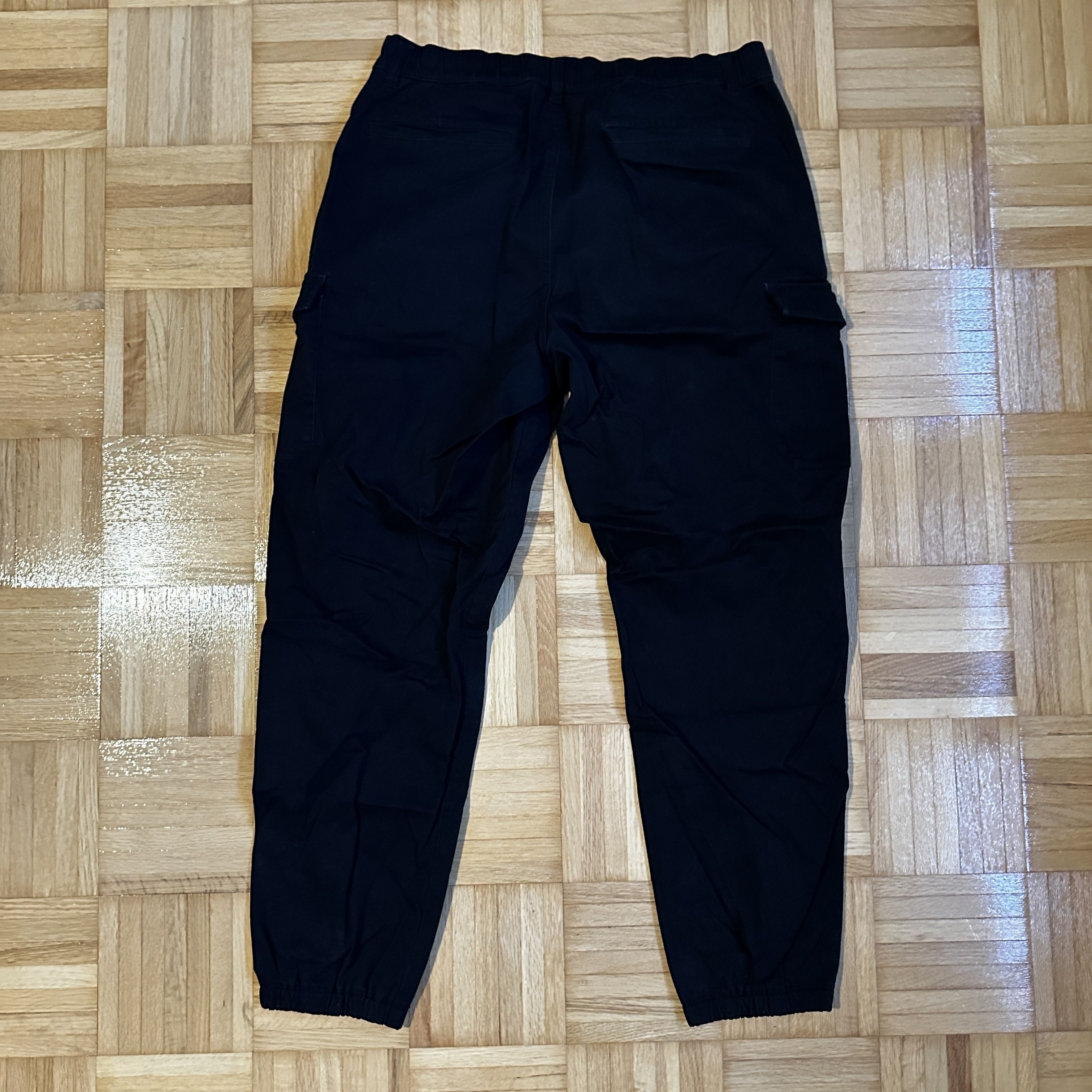Uniqlo Uniqlo Unisex Cargo Jogger Pants Black Large Size US 36 / EU 52 - 2 Thumbnail