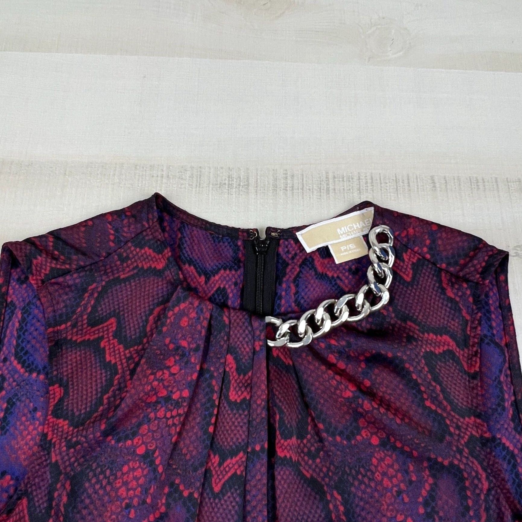 Michael Kors Michael Kors Pink Snakeskin Sleeveless Chain Accent Blouse Women's Petite Small Size S / US 4 / IT 40 - 7 Thumbnail