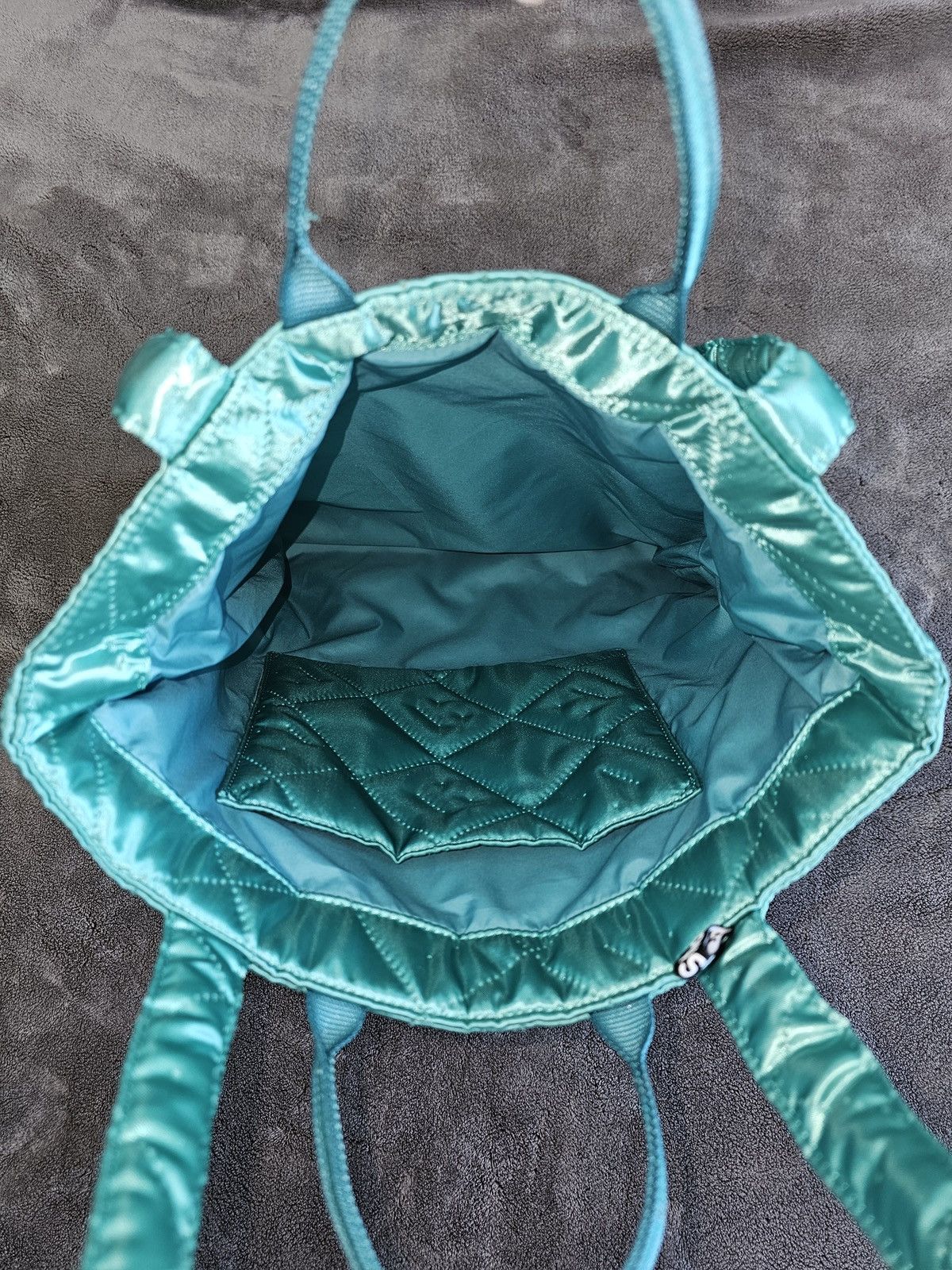 Acne Studios Quilted Face Logo Satin Tote Bag in Jade Green FW21 'Awa' Size ONE SIZE - 6 Thumbnail