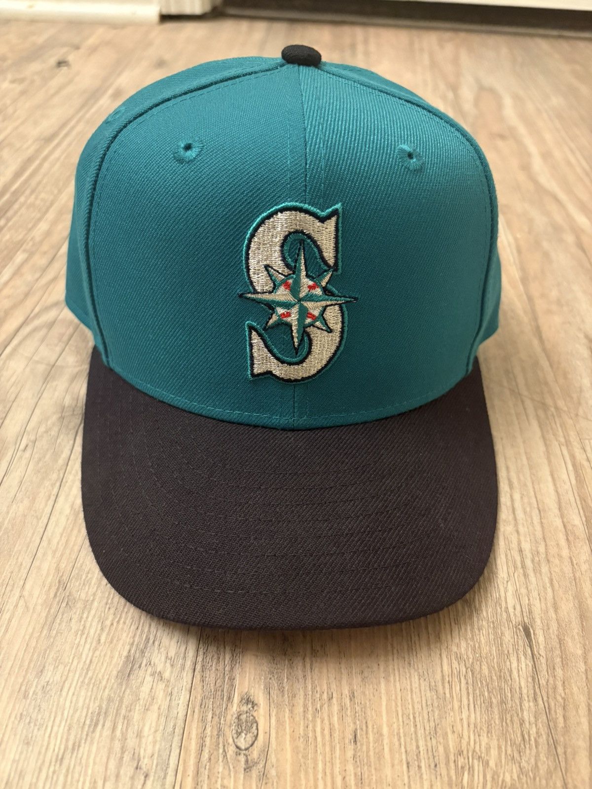 New Era Seattle Mariners Retro Classic 59FIFTY-FITTED Cap 7-1/8 Size ONE SIZE - 1 Thumbnail