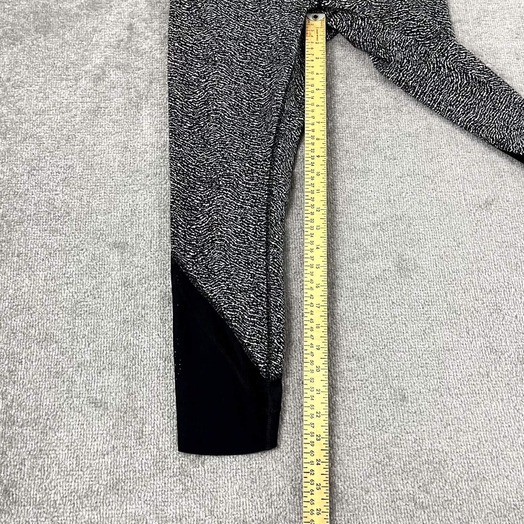 Lululemon Lululemon Wunder Under Crop Womens 10 High Rise Luon Ripple Jacquard Leggings Black Geometric Size 32" / US 10 / IT 46 - 7 Thumbnail