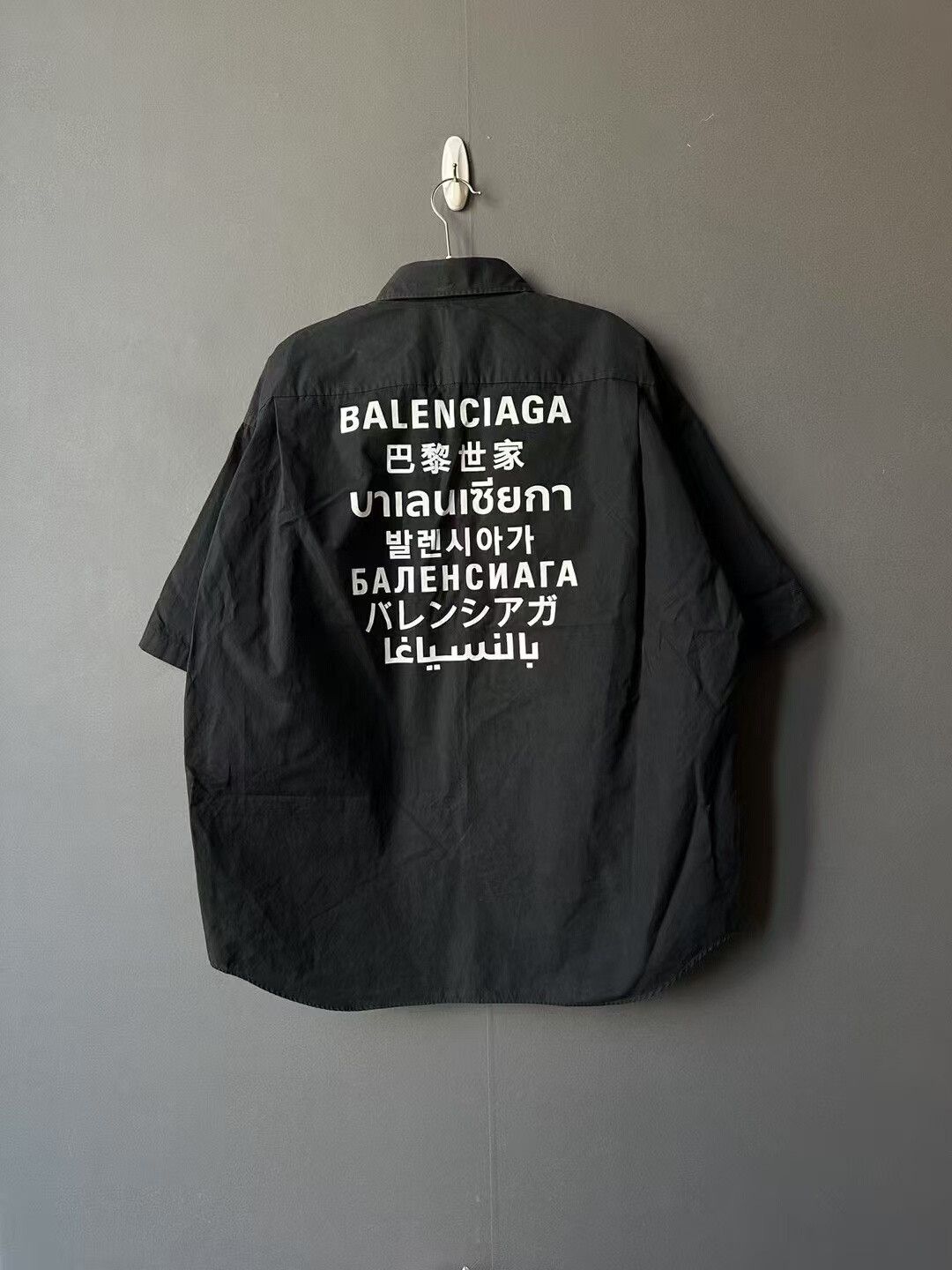 Balenciaga Balenciaga Seven-Language Short-Sleeve Shirt Size US XL / EU 56 / 4 - 1 Thumbnail