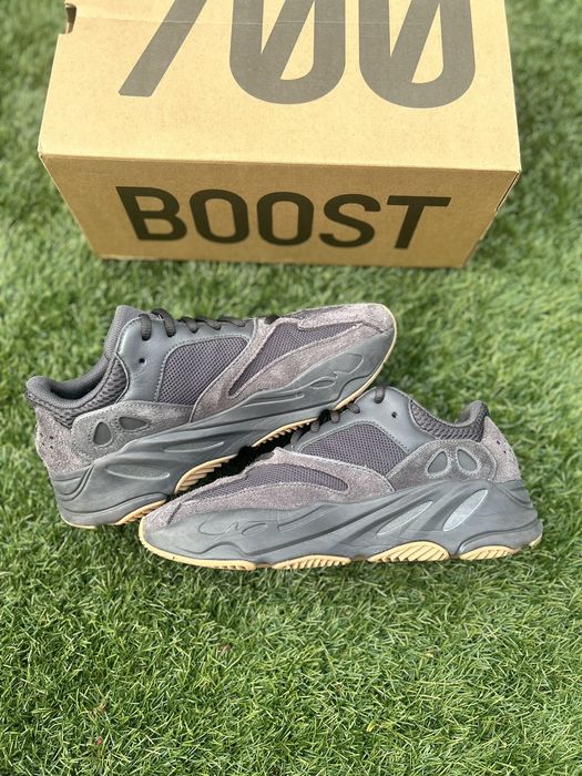 Grailed on sale yeezy 700