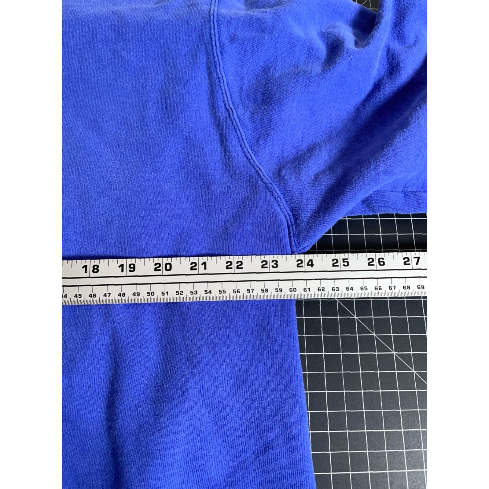 Champion VINTAGE Champion Crewneck Sweatshirt Adult XL Blue Script Embroidery 90s Mens Size US XL / EU 56 / 4 - 5 Thumbnail