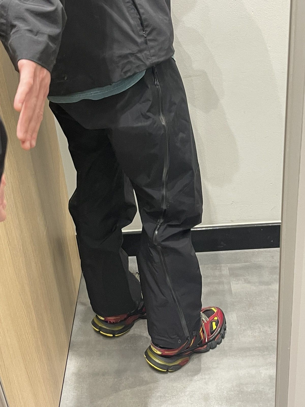 Arc'teryx Arc'Teryx Beta AR Technical Full Zipped Black Ski Pants Size US 32 / EU 48 - 10 Thumbnail