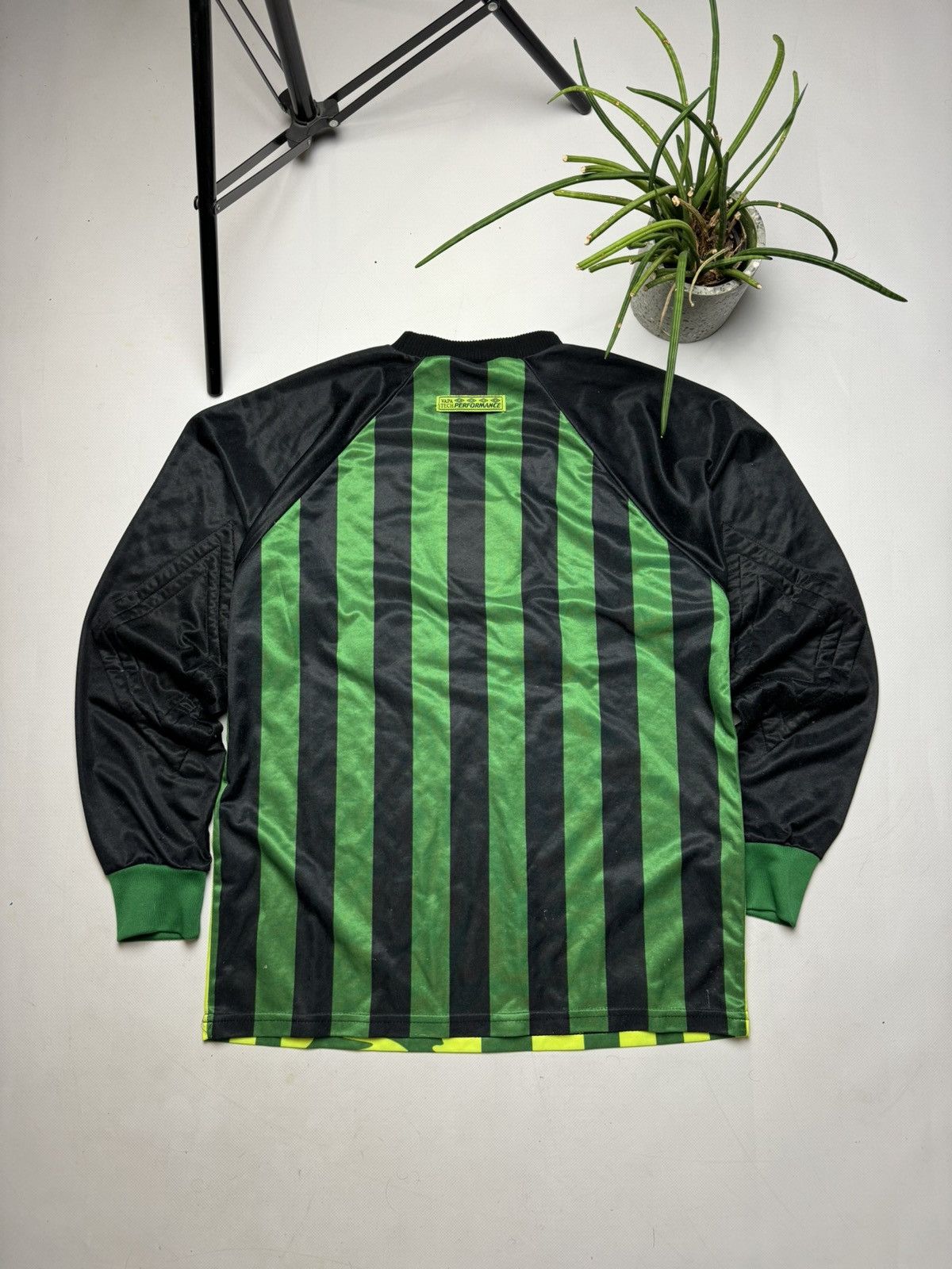 Umbro × Vintage Rare vintage Umbro Manchester United GK soccer jersey Size US S / EU 44-46 / 1 - 10 Thumbnail