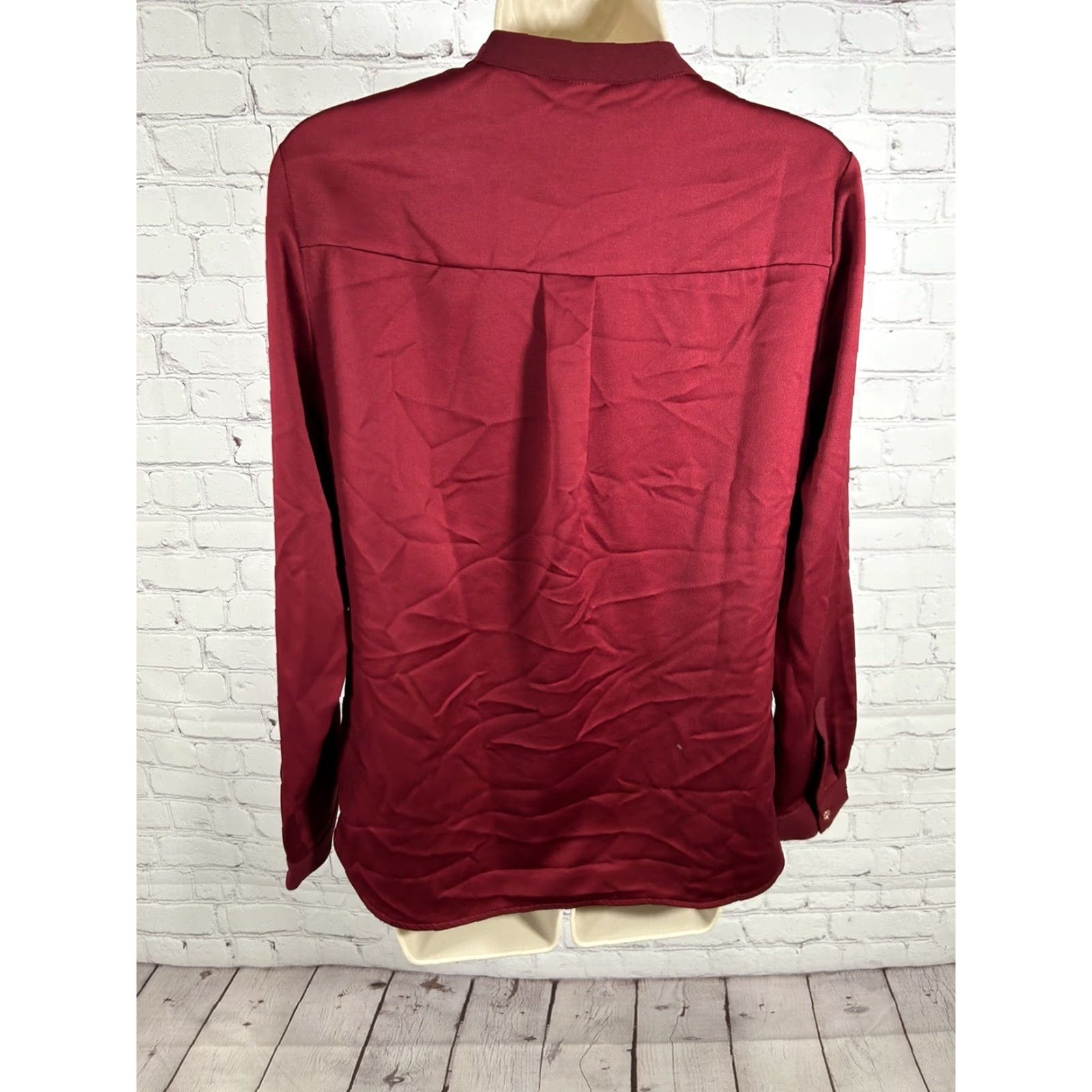 Vintage Elizabeth & Clarke Red 100% Unstainable Vegan Silk Long Sleeve Button Up 6 Size M / US 6-8 / IT 42-44 - 4 Thumbnail