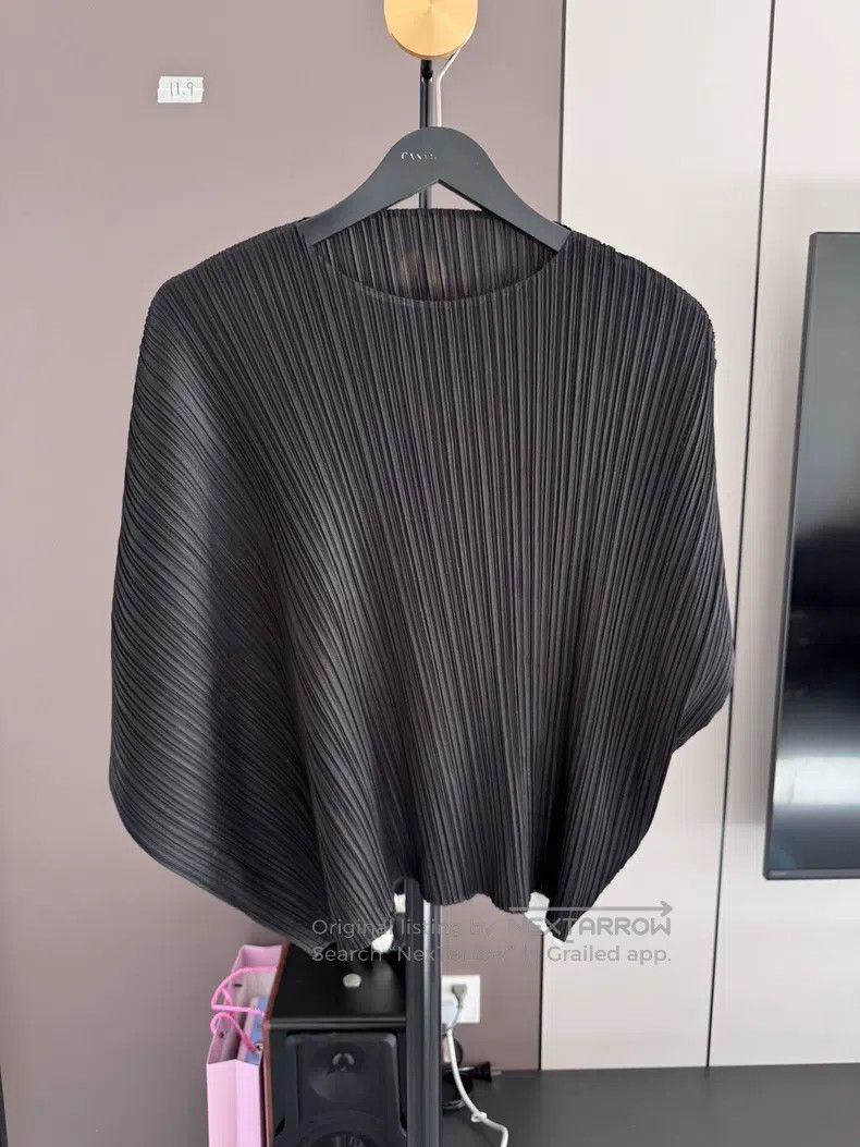Issey Miyake Issey Miyake Black Round Disc Kelp Pleated Top Size XXL / US 16-18 / IT 52-54 - 1 Thumbnail