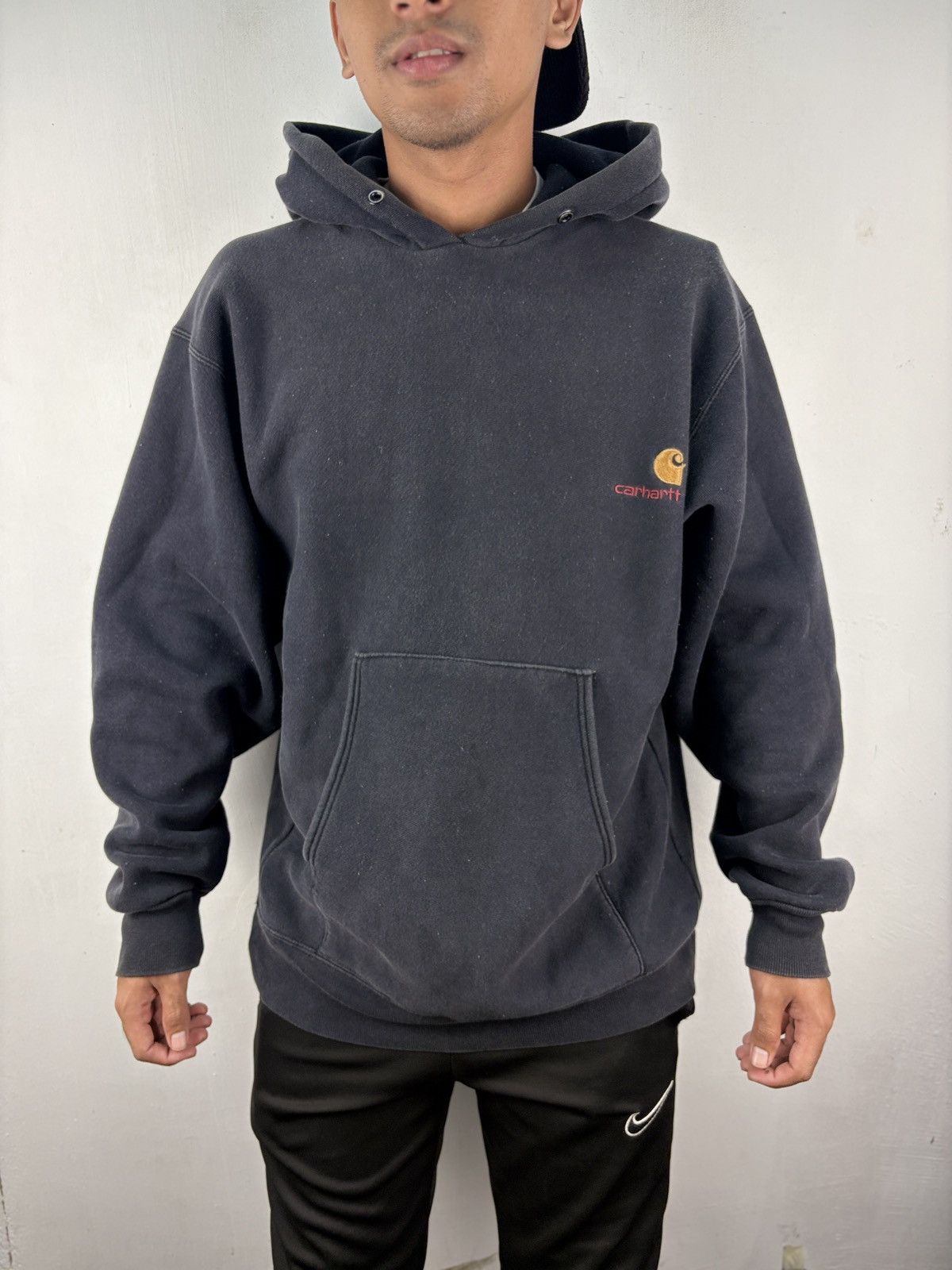 Carhartt Vintage Sunfaded Carhartt Embroidered Hoodies Sweatshirt Size US L / EU 52-54 / 3 - 4 Thumbnail