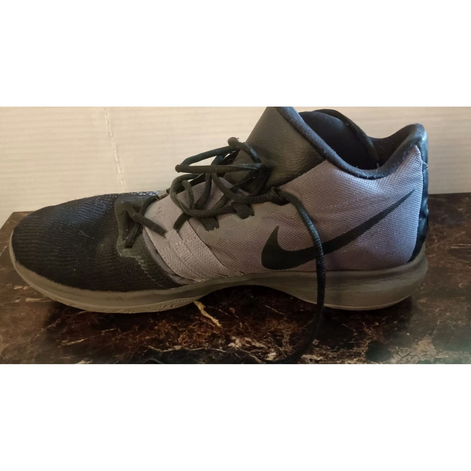Nike Nike Kyrie Flytrap Sneakers Men's Size 13 Black Thunder Gray lace up As Is Size US 12 / EU 45 - 4 Thumbnail