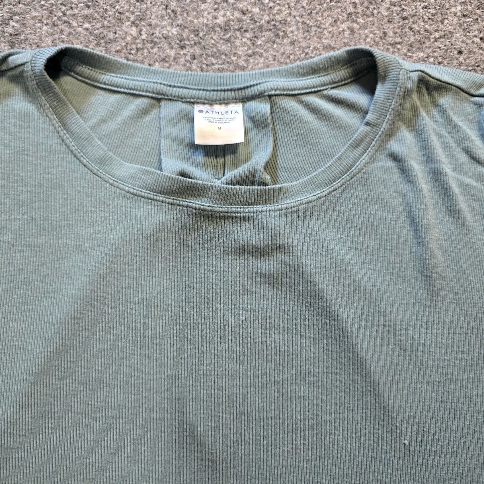 Athleta Athleta Top Women Size Medium Green Ribbed Boxy Short Sleeve Stretch Soft Casual Size M / US 6-8 / IT 42-44 - 2 Thumbnail