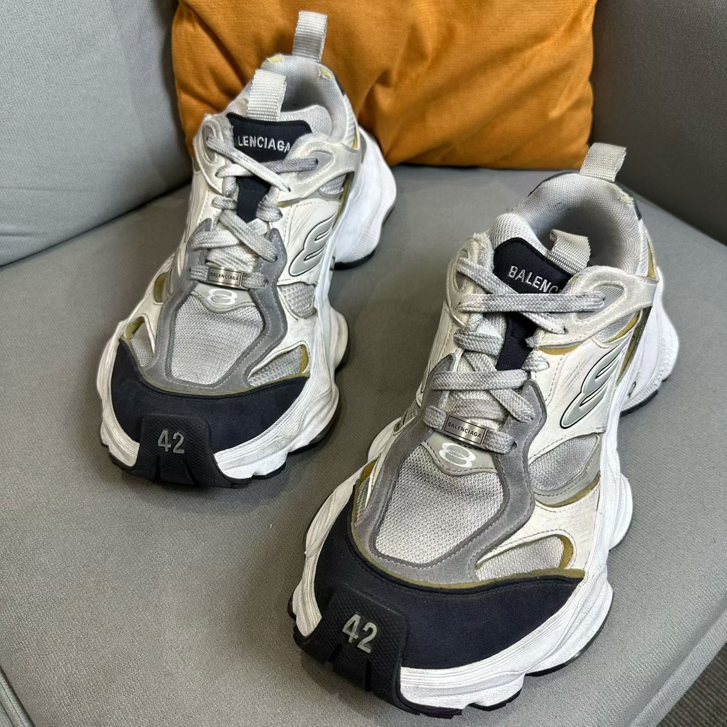 Balenciaga Balenciaga Cargo Yellow Lowtop Sneakers 9 Men Size US 9 / EU 42 - 1 Thumbnail