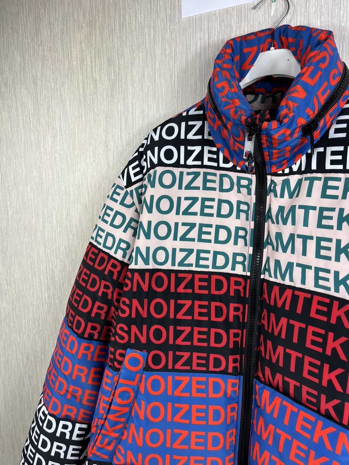 Diesel Diesel puffer boxy oversized down jacket full print words Size US S / EU 44-46 / 1 - 7 Thumbnail