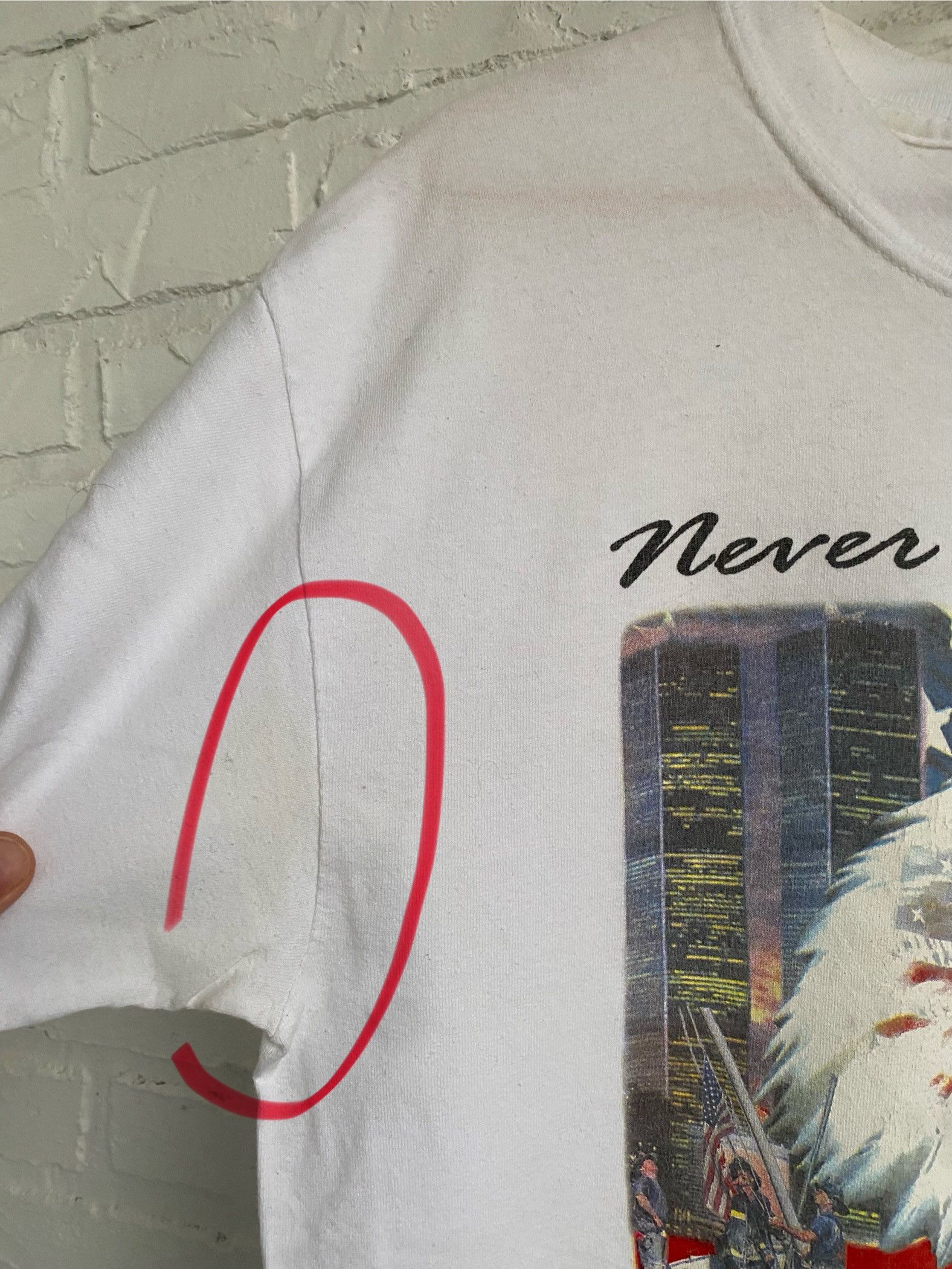 Gildan × Vintage Vintage 2000s 9 /11 attack Never Forgotten memorial tee Size US L / EU 52-54 / 3 - 4 Thumbnail