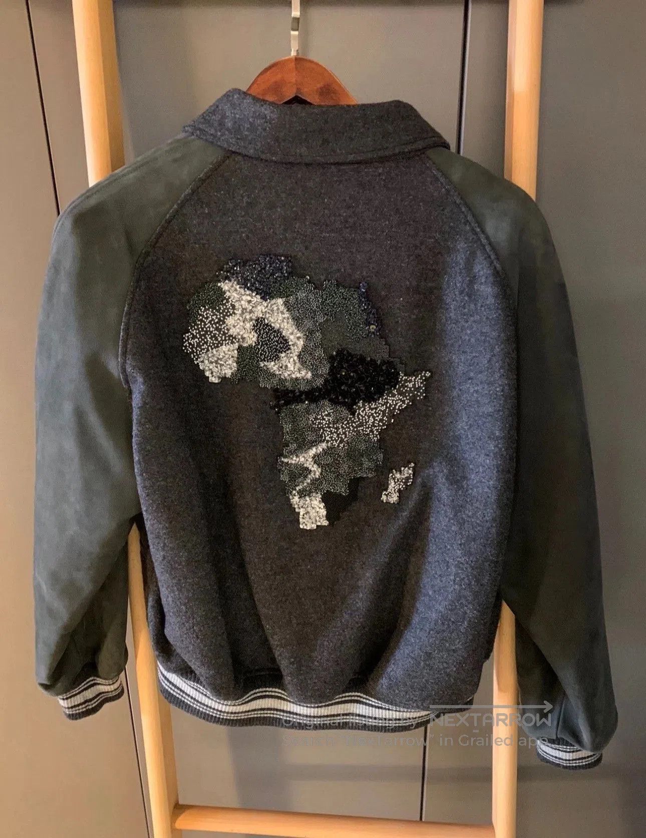 Louis Vuitton Louis Vuitton African Map Beaded Leather Sleeve Baseball Ja Size US S / EU 44-46 / 1 - 1 Thumbnail