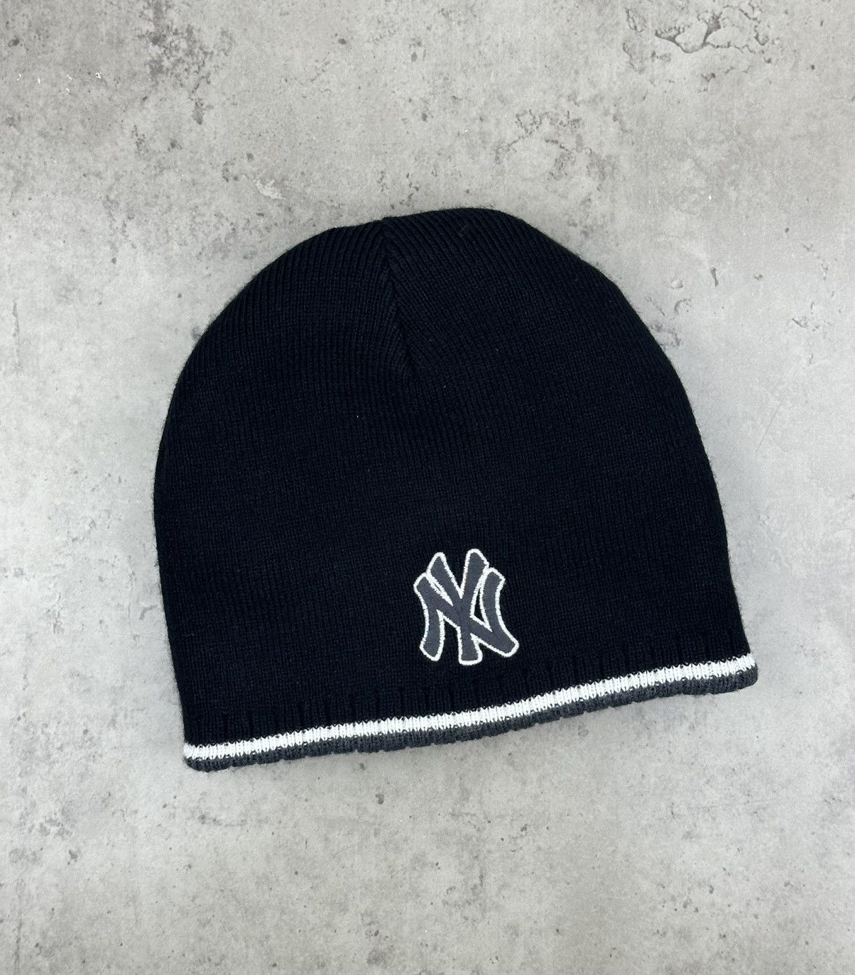 New York Yankees Vintage New York Beanie Lightweight Hat Two-sided One Size Size ONE SIZE - 5 Thumbnail
