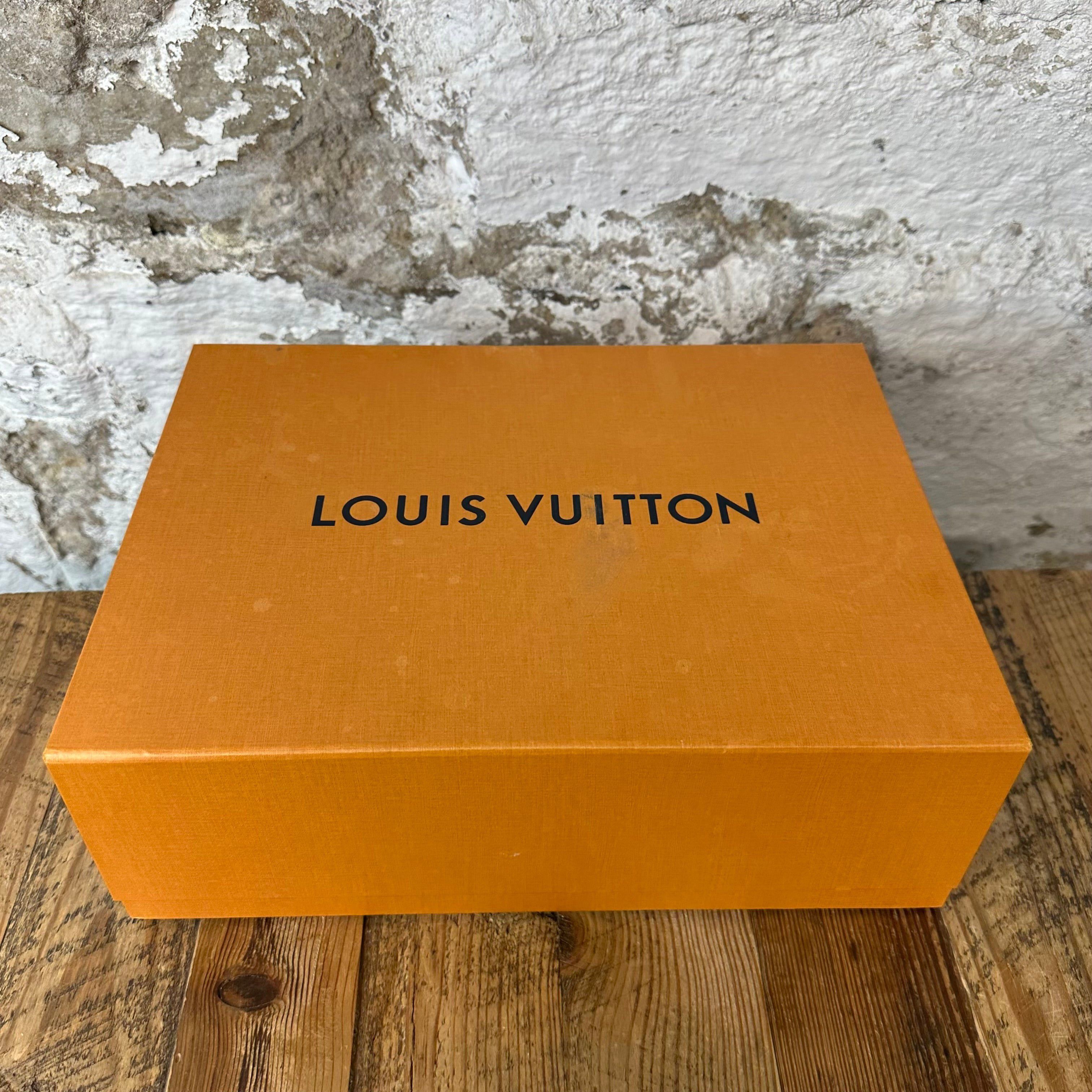 Louis Vuitton Louis Vuitton Monogram White Trainer Sneaker Sz 12 (10.5LV) Size US 12 / EU 45 - 8 Thumbnail