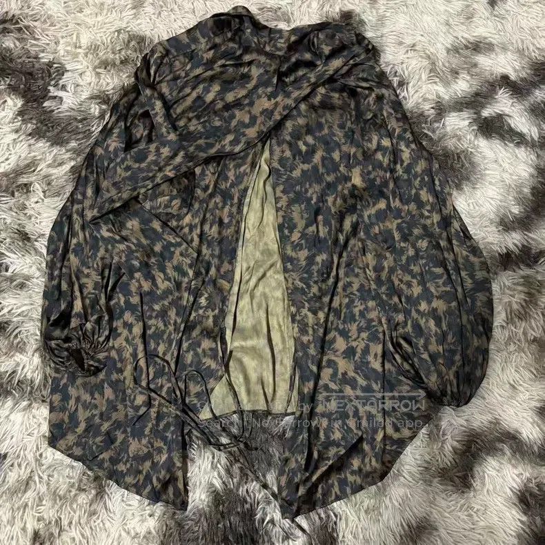 Balenciaga Balenciaga Long Sleeve Shirt with Leopard Print Bow Tie Size XXS / US 00 / IT 34 - 2 Thumbnail
