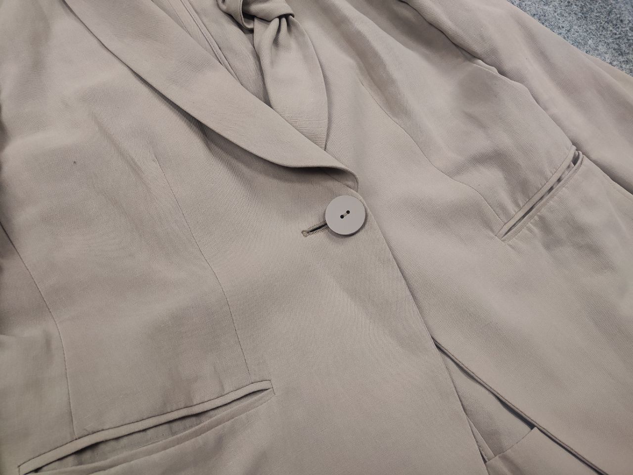 Giorgio Armani Giorgio Armani Knot lapel linen blend Beige Blazer Jacket Size M / US 6-8 / IT 42-44 - 10 Thumbnail