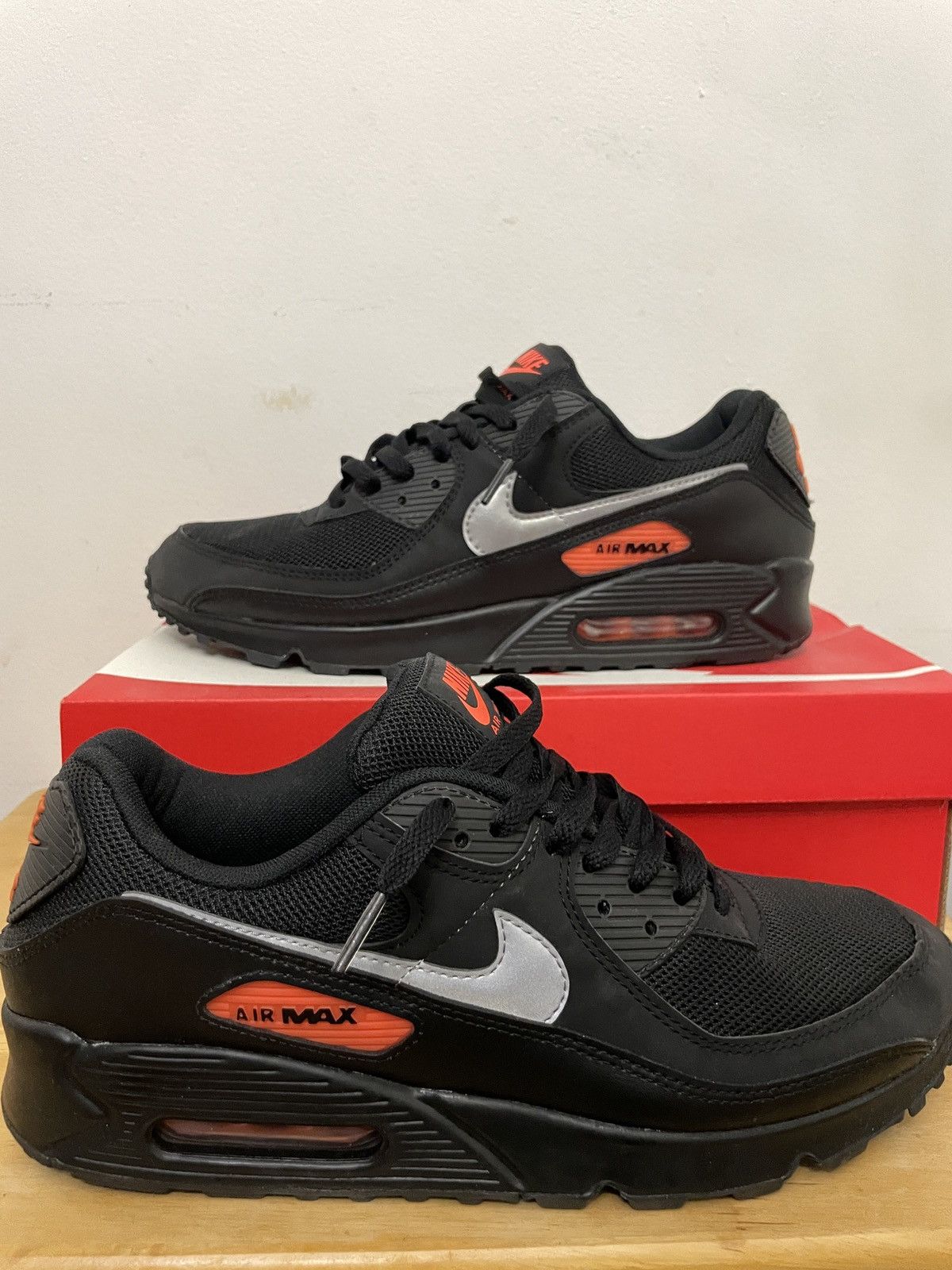 Nike Nike Air Max 90 Size US 12 / EU 45 - 2 Thumbnail