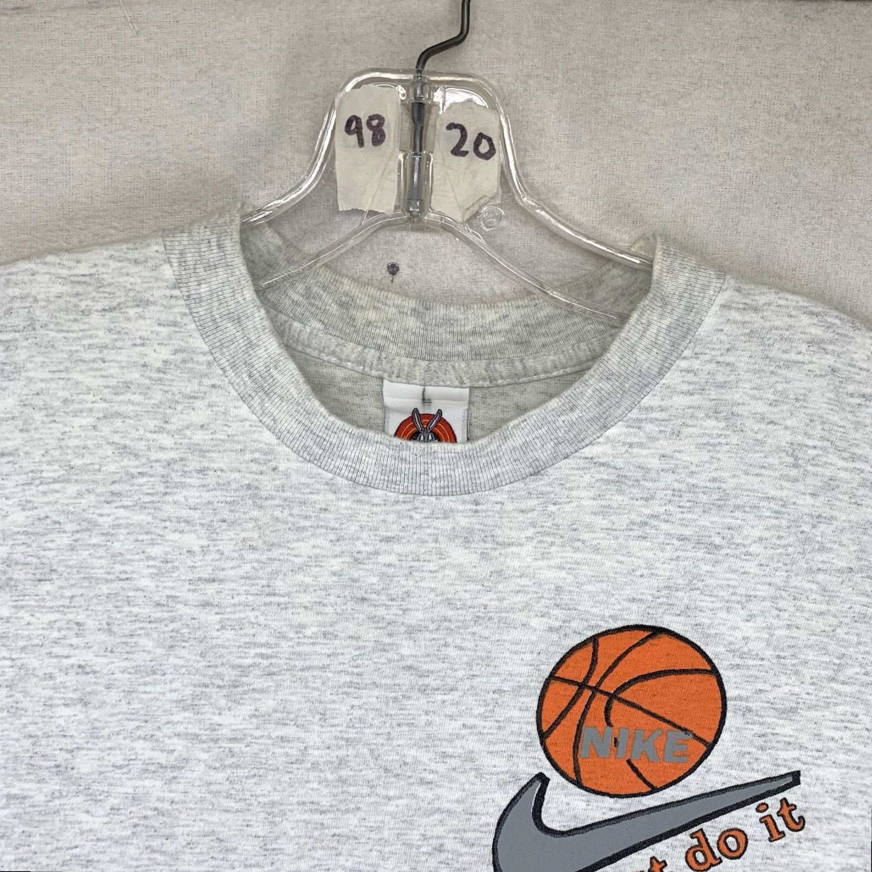 Vintage VINTAGE Looney Tunes T-Shirt Graphic Print 1997 Bugs Bunny Michael Jordan Gray L Men Crew Neck Short Sleeve Size US L / EU 52-54 / 3 - 5 Thumbnail