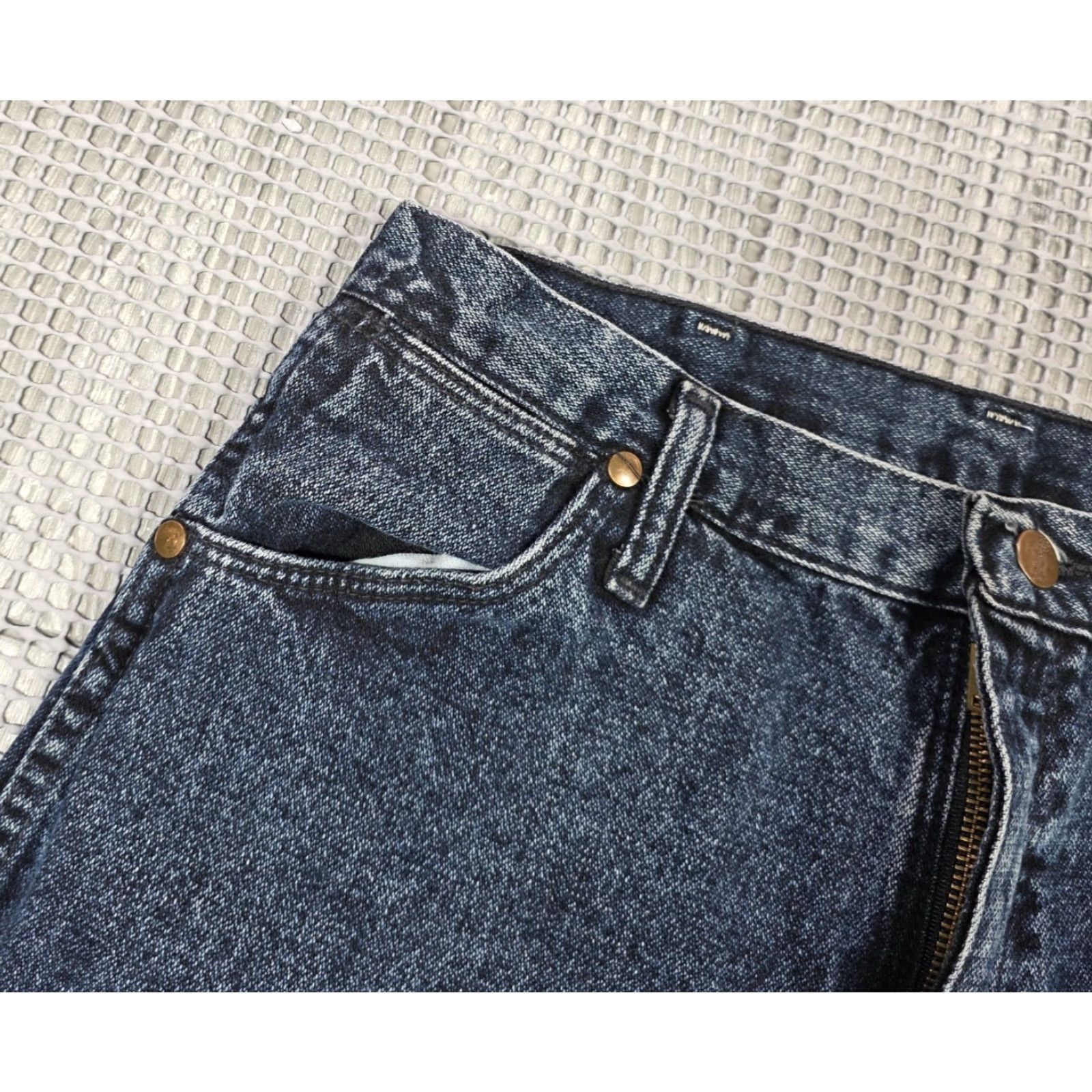 Wrangler Vtg 90s Wrangler Mom Jeans Womens 13 High Waist Rancher USA 30x32 Indigo Wash Wrangler Cowboy Cut Denim Jeans 30 IN Waist Slim Fit Women’s Size 34" / US 12 / IT 48 - 7 Thumbnail
