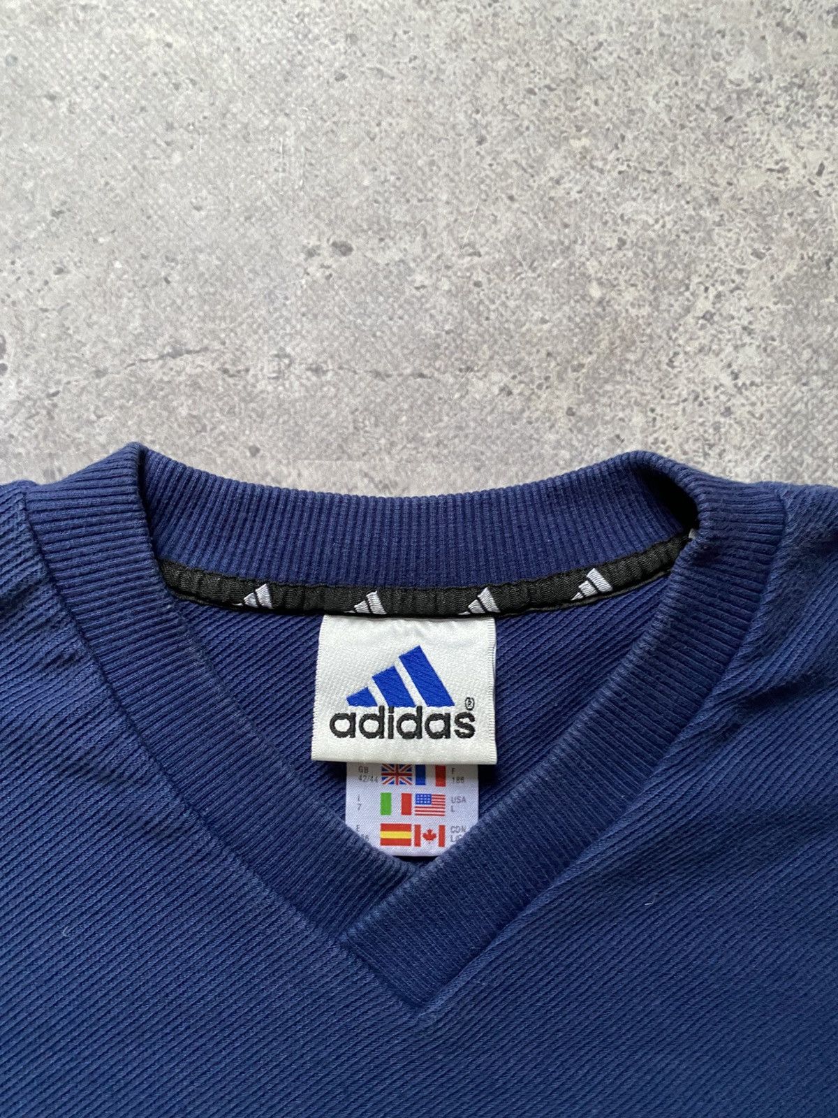 Adidas Vintage Adidas Sweatshirt Men’s Big Embroidered Logo Y2K L Size US L / EU 52-54 / 3 - 3 Thumbnail