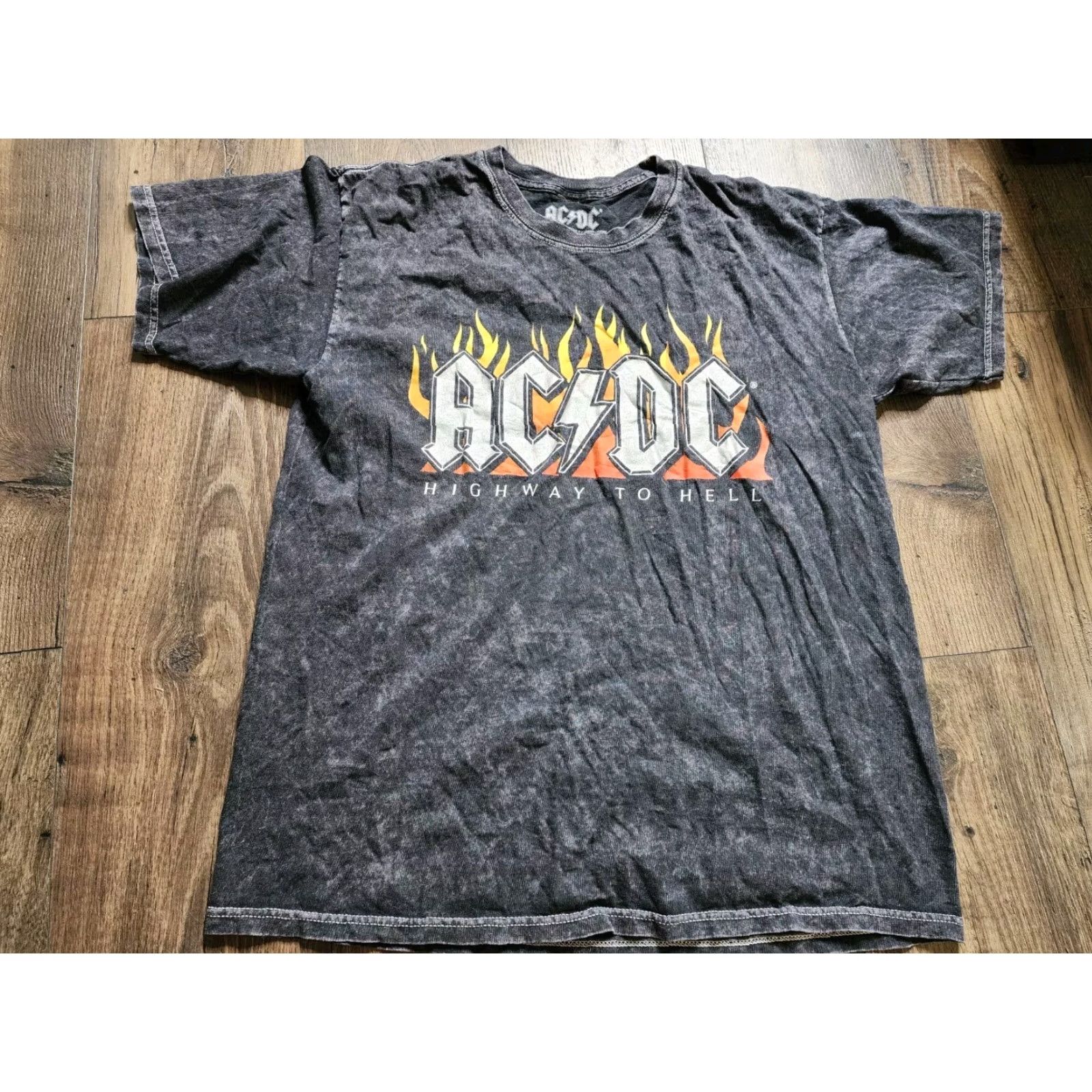 Vintage VINTAGE AC/DC Unisex Graphic T-Shirt Size 1X Crew Neck Flames Acid Wash Rock Band 80s 90s Size US XL / EU 56 / 4 - 2 Thumbnail