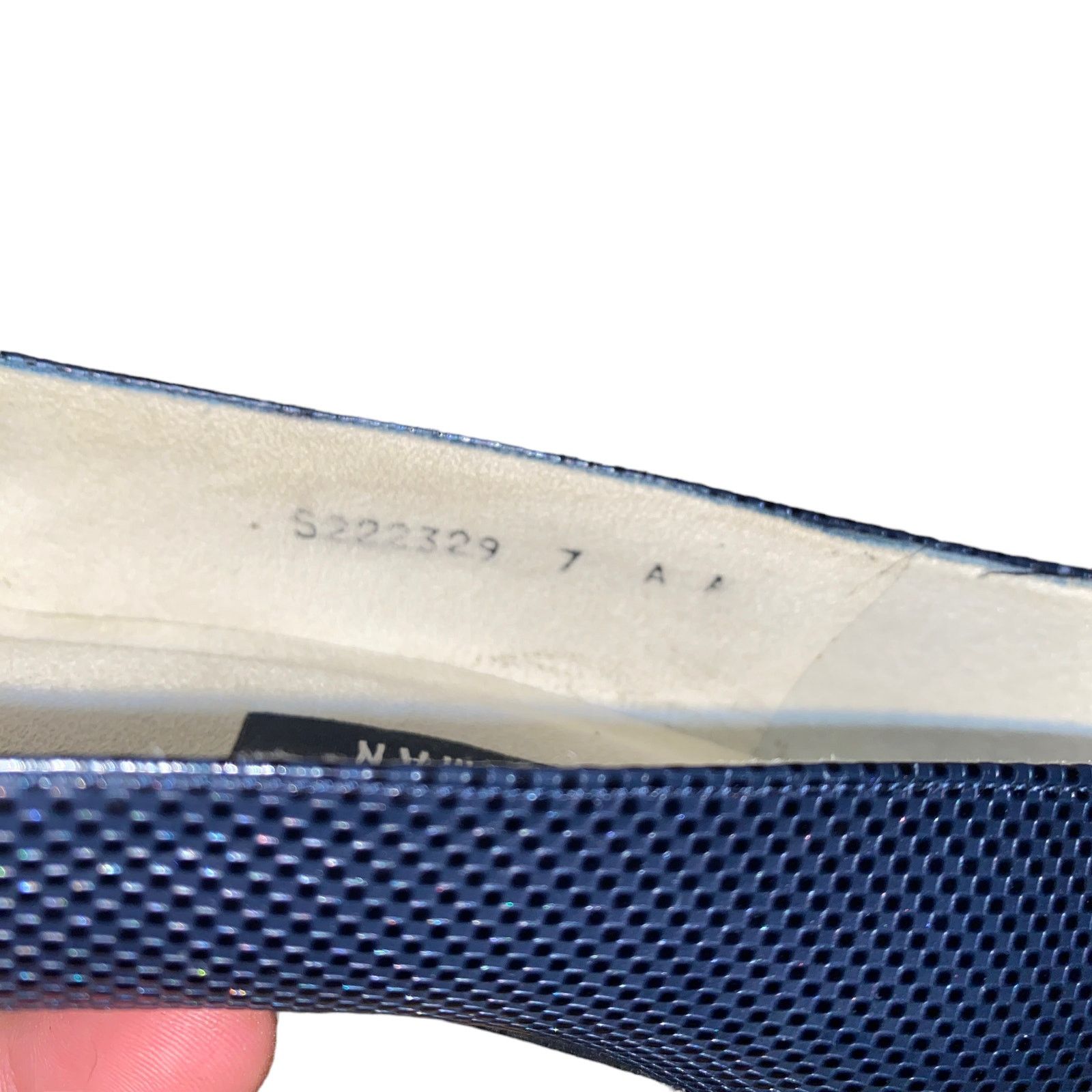 Stuart Weitzman Stuart Weitzman Navy Blue Textured Leather Block Heels 7 AA Size US 7 / IT 37 - 9 Thumbnail
