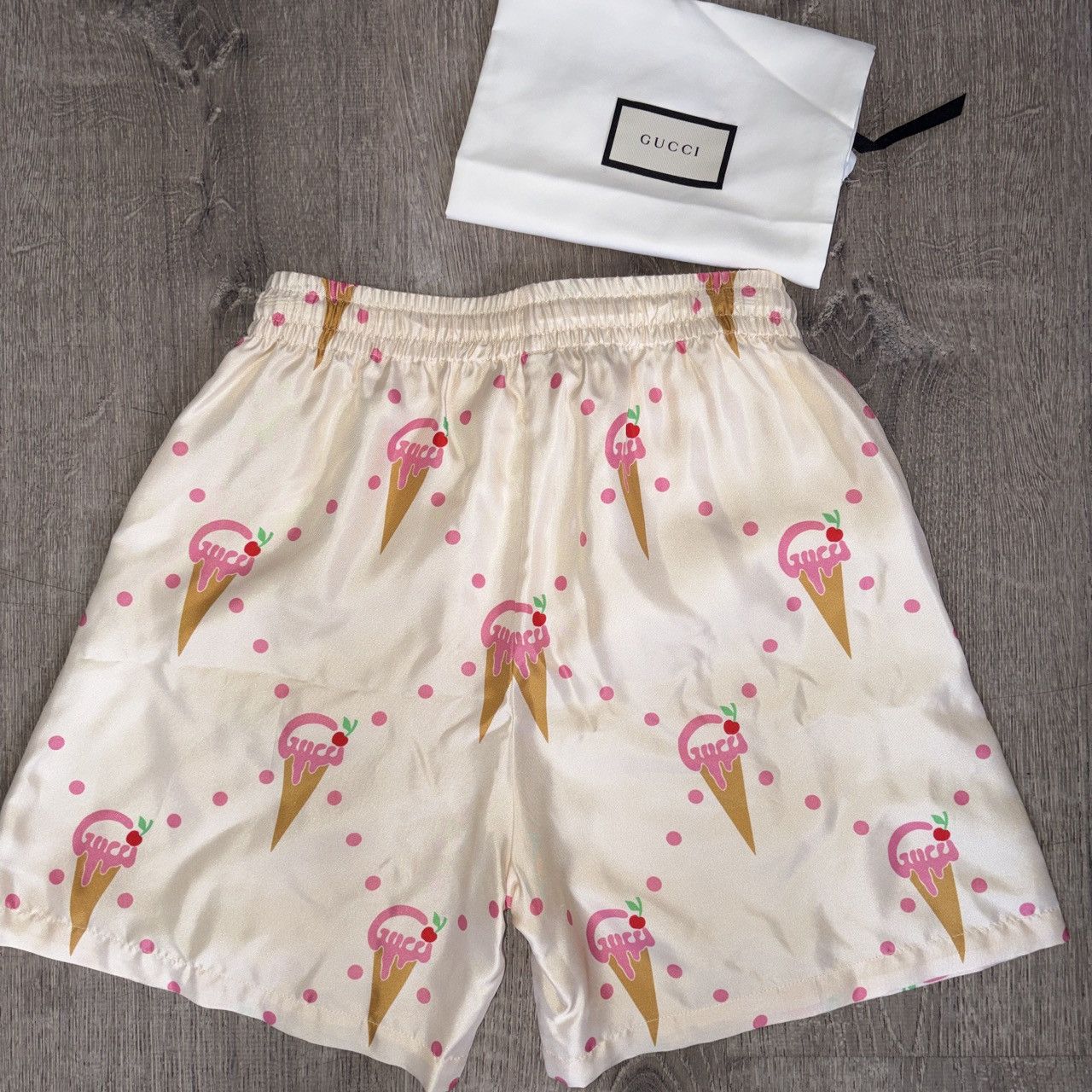 Gucci GUCCI SILK ice cream 🍨 pool cut shorts Size 27" / US 4 / IT 40 - 3 Thumbnail