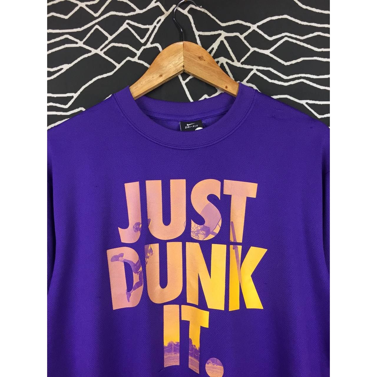 Nike Nike DRI-FIT Just Dunk It Long Sleeve Activewear Tee Size US L / EU 52-54 / 3 - 3 Thumbnail