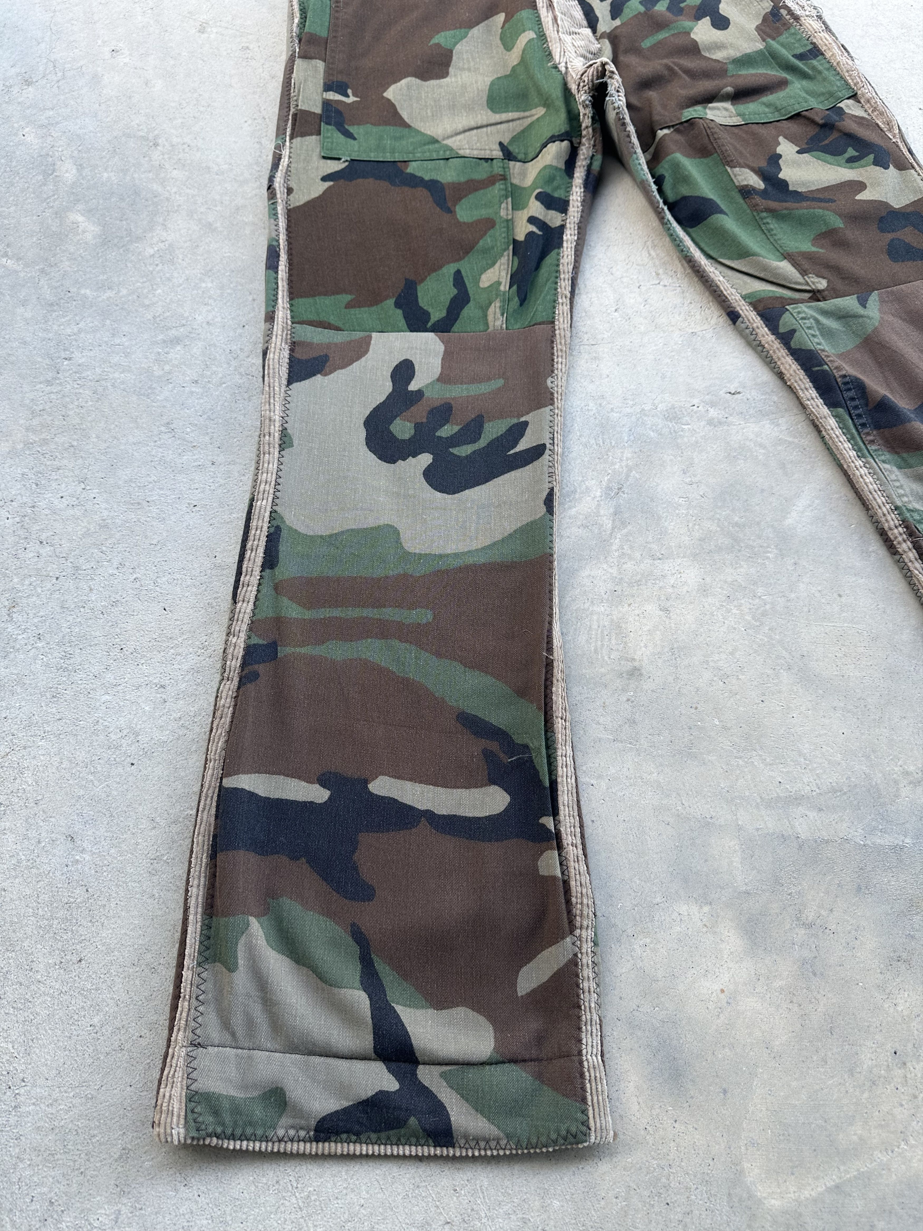 Levi's Vintage Levis 80s No 10 Reconstructed Woodland Camo Curduroy Size US 29 - 5 Thumbnail