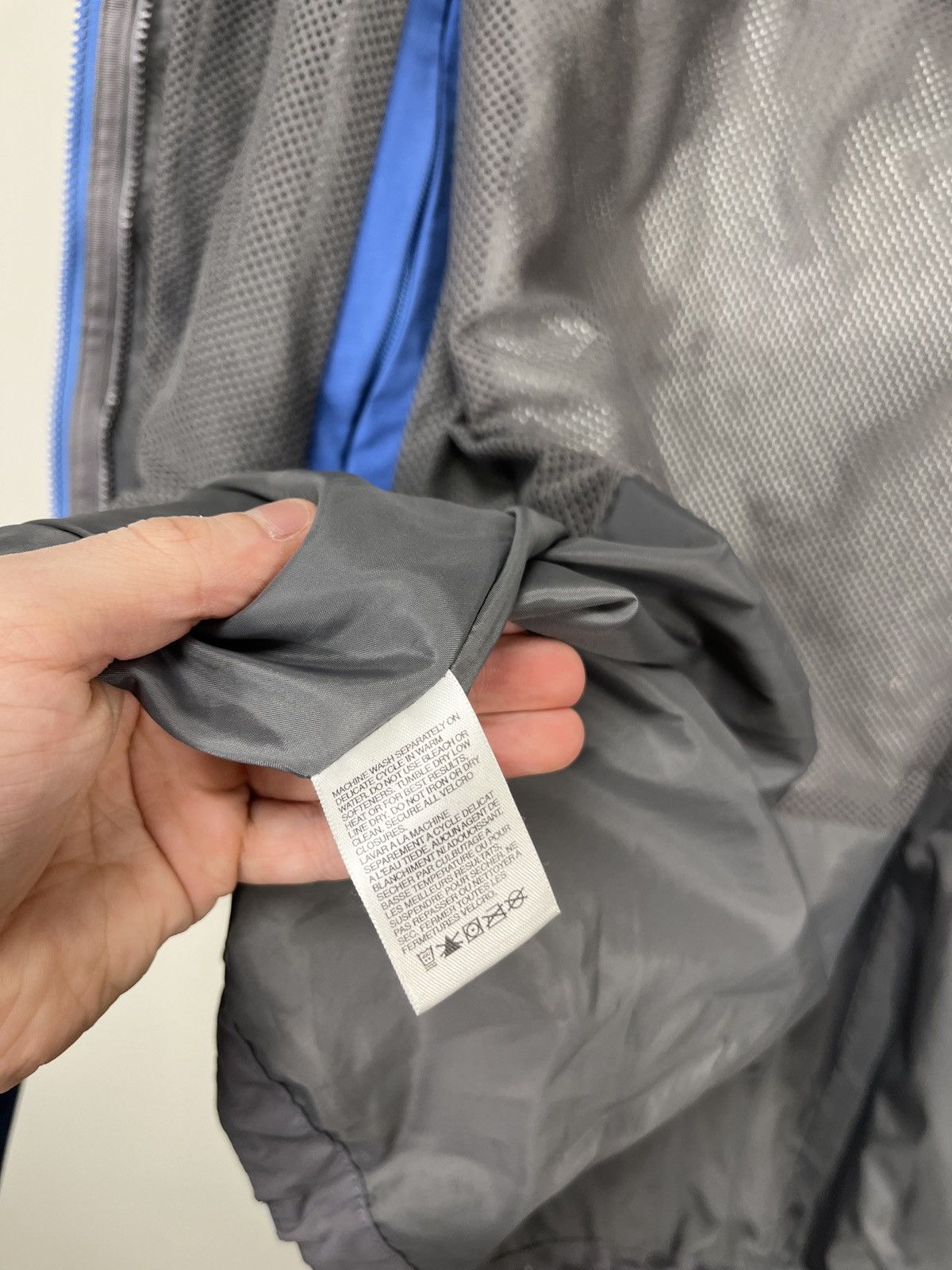 The North Face Vintage The North Face Gore-Tex Nylon Hooded Outdoor Jacket Size US L / EU 52-54 / 3 - 24 Thumbnail