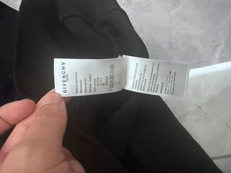 Givenchy Givenchy Limited Edition Black Red Bull Print Hoodie, Roun Size US L / EU 52-54 / 3 - 5 Thumbnail