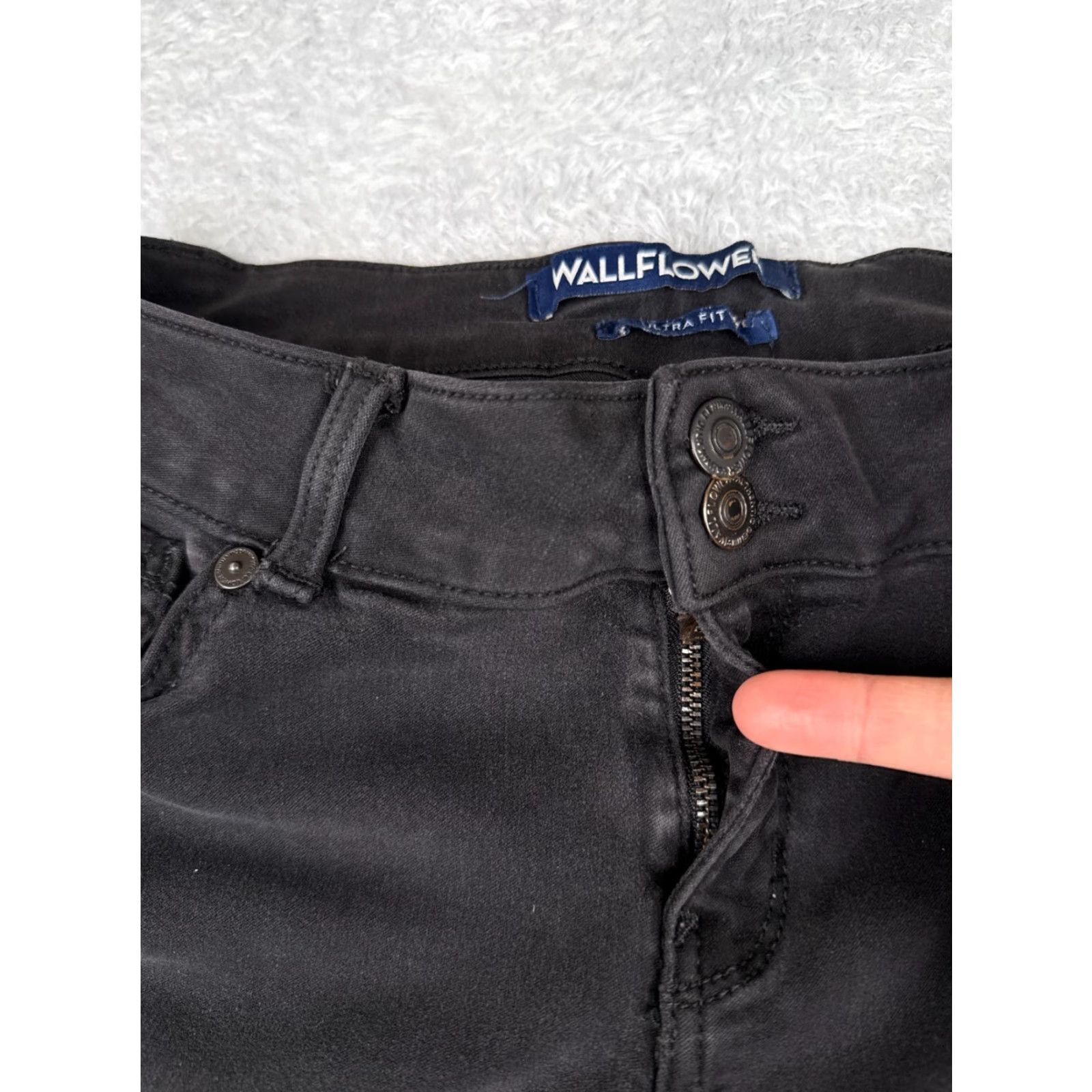 Vintage Wallflower Jeans Juniors 13 Black Denim Skinny Ultra Fit Zip 28x25 5-Pocket Distressed Cotton Blend Womens 90s? Size 34" / US 12 / IT 48 - 5 Thumbnail
