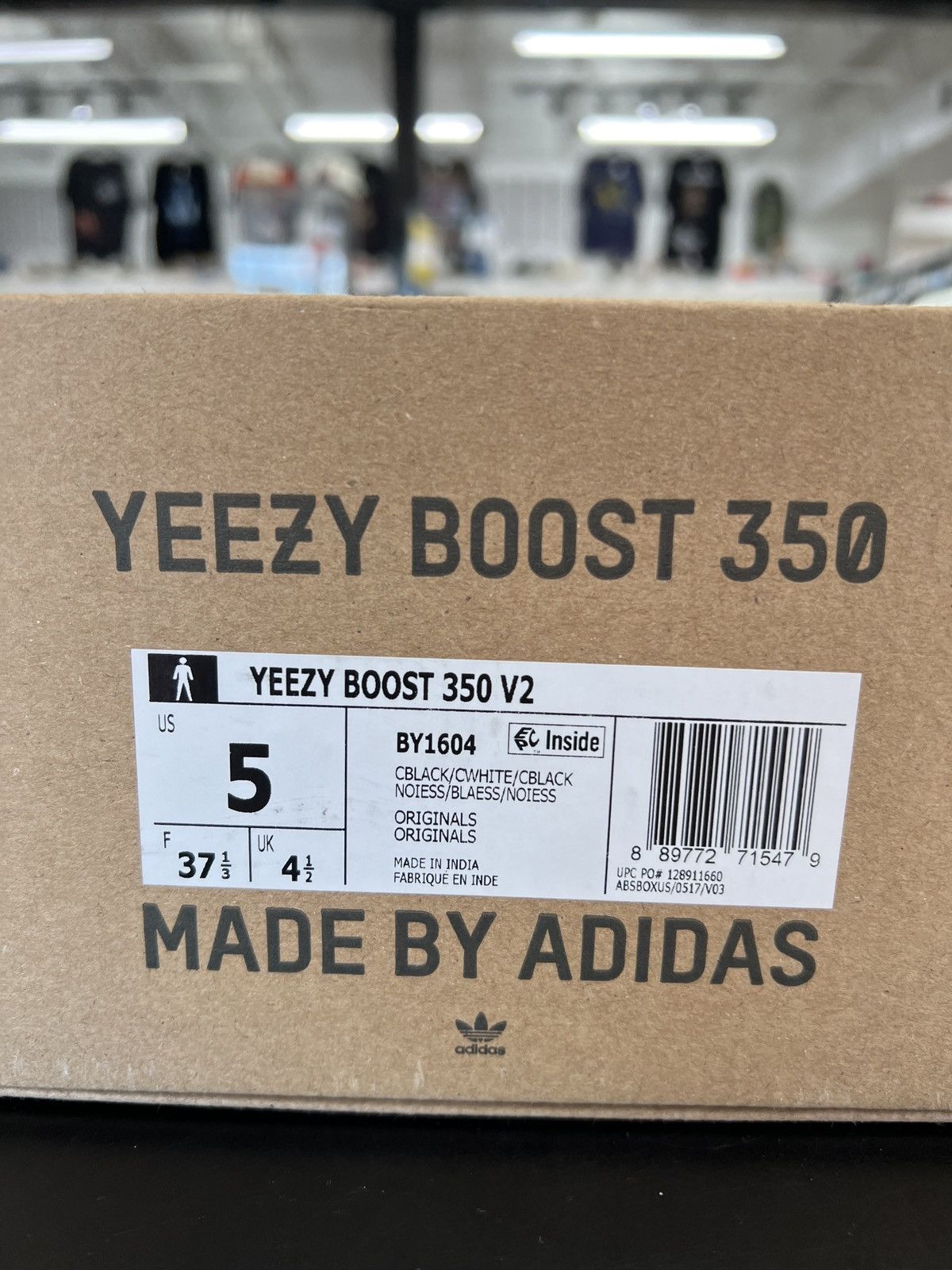 Adidas Adidas Yeezy 350 V2 Core Black White Oreo Sz. 5Y (2016) Size US 5 / EU 37 - 11 Thumbnail