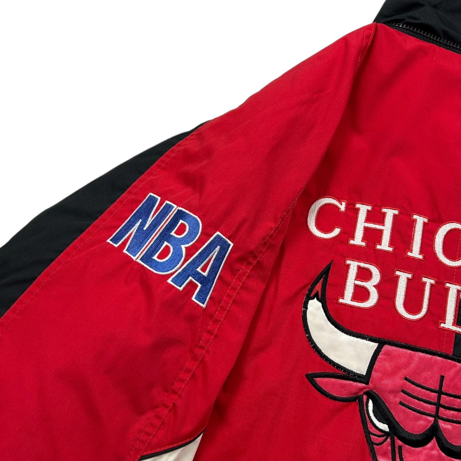 NBA VTG 90s NBA CHICAGO BULLS PRO PLAYER PUFFER JACKET COAT Size US L / EU 52-54 / 3 - 4 Thumbnail