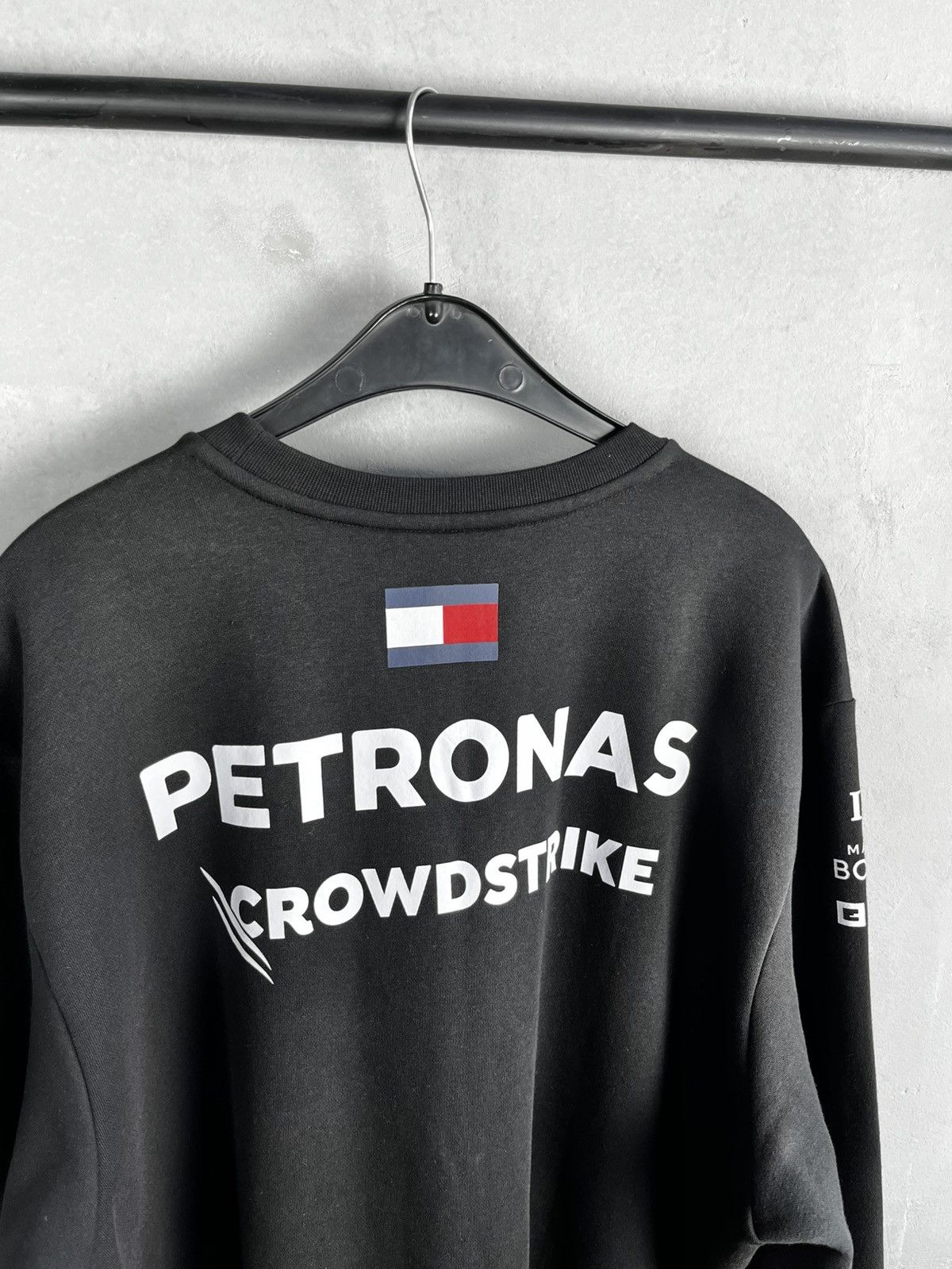 Mercedes-Benz AMG Petronas formula one team sweatshirt Size US XXL / EU 58 / 5 - 9 Thumbnail