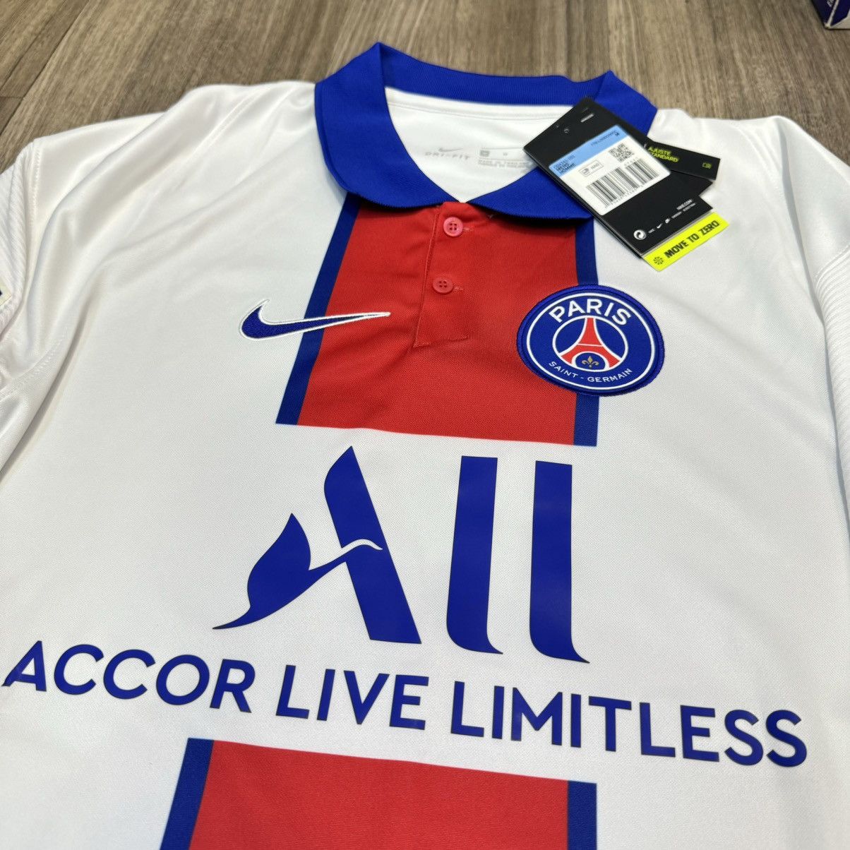 Nike PSG 20/21 away shirt #7 Mbappe (bnwt) Size US M / EU 48-50 / 2 - 3 Thumbnail
