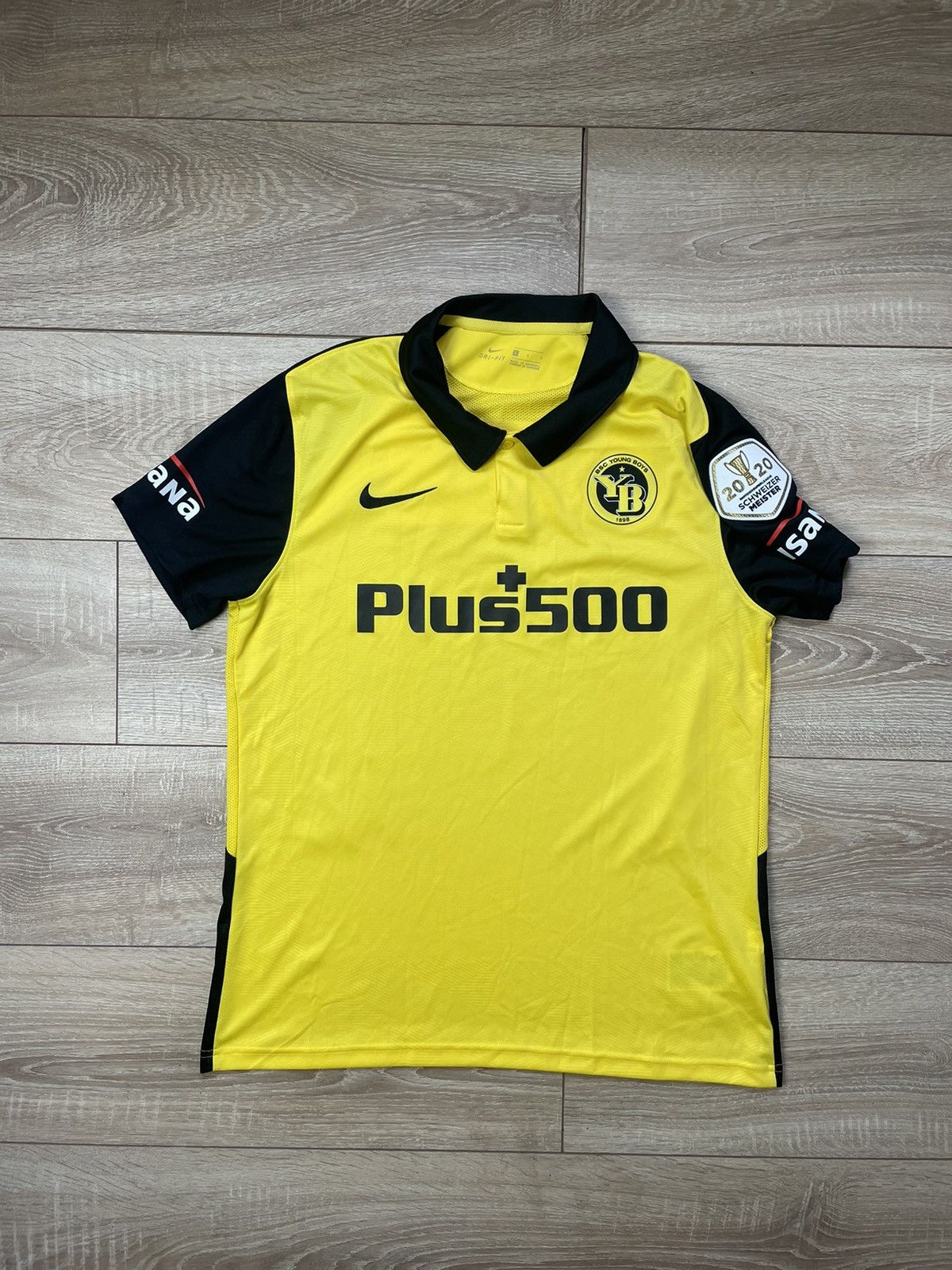 Nike YOUNG BOYS 2020/2021 HOME FOOTBALL SHIRT NIKE SOCCER JERSEY Size US L / EU 52-54 / 3 - 1 Thumbnail