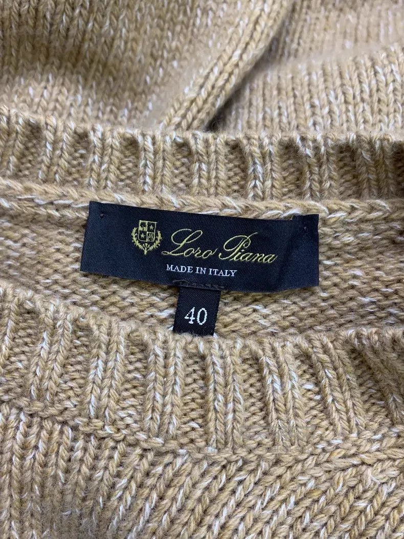 Loro Piana Loro Piana Khaki classic round neck cashmere sweater, new Size XS / US 0-2 / IT 36-38 - 4 Thumbnail